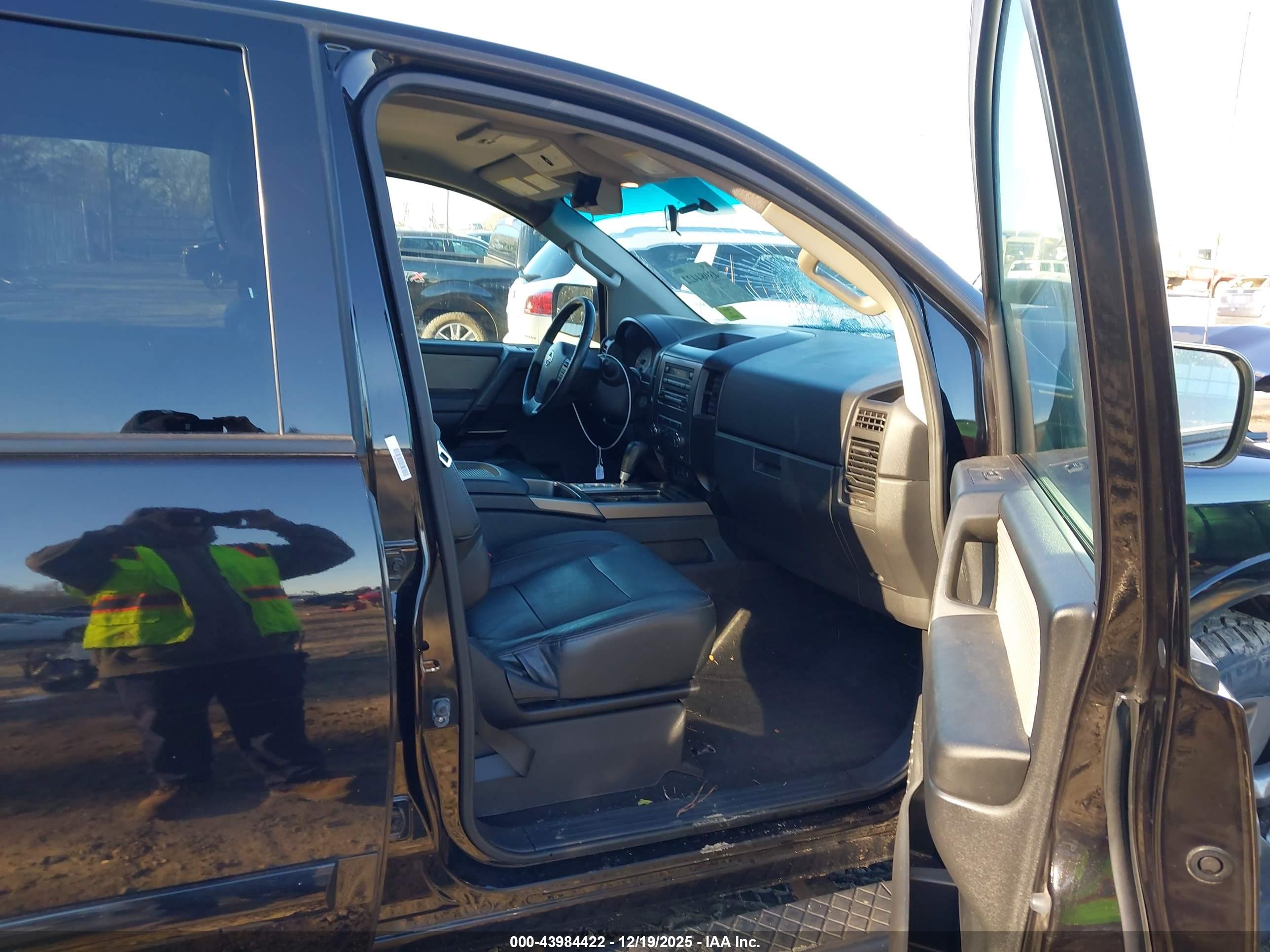 NISSAN TITAN image 5