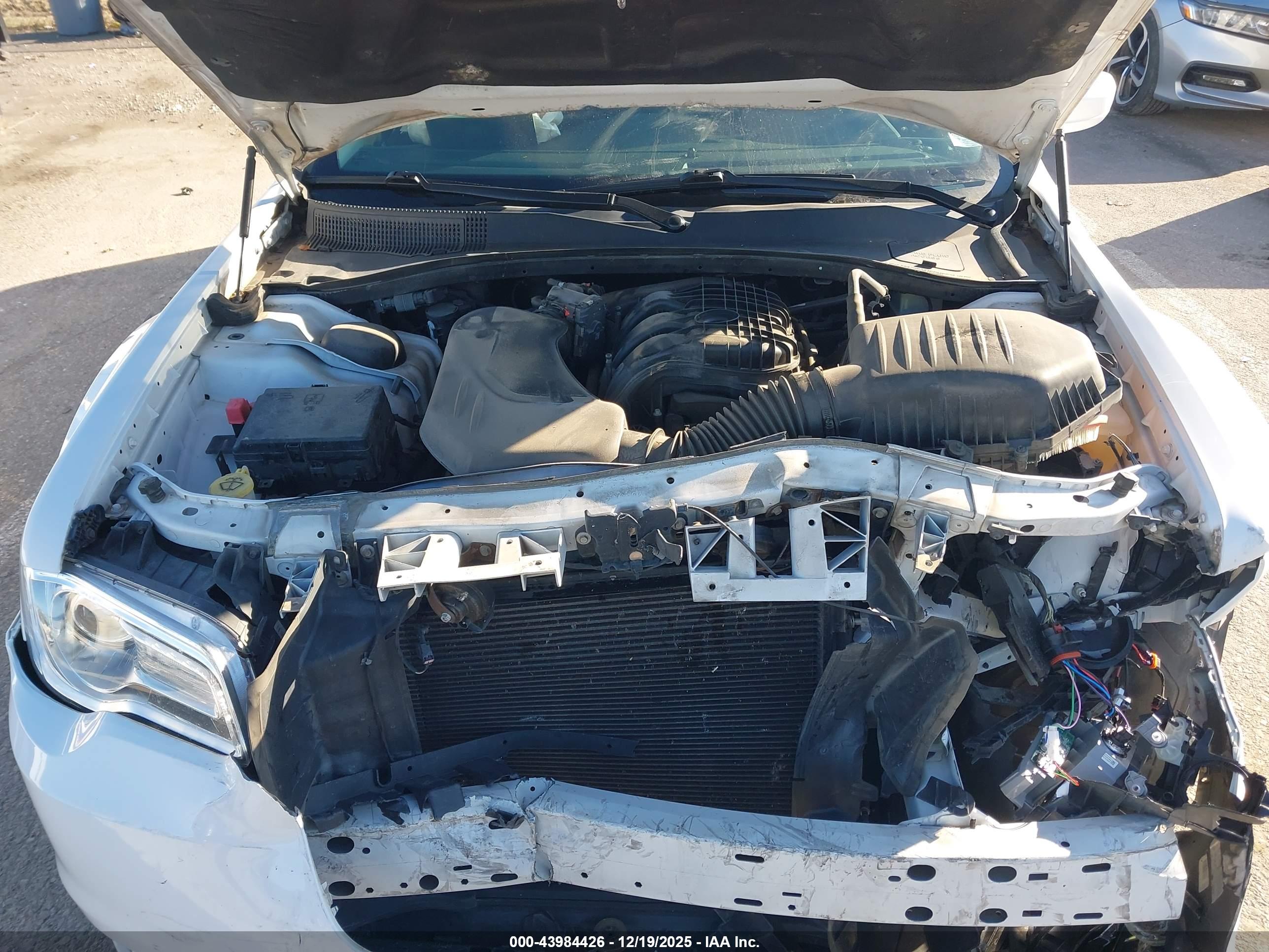 CHRYSLER 300 image 10