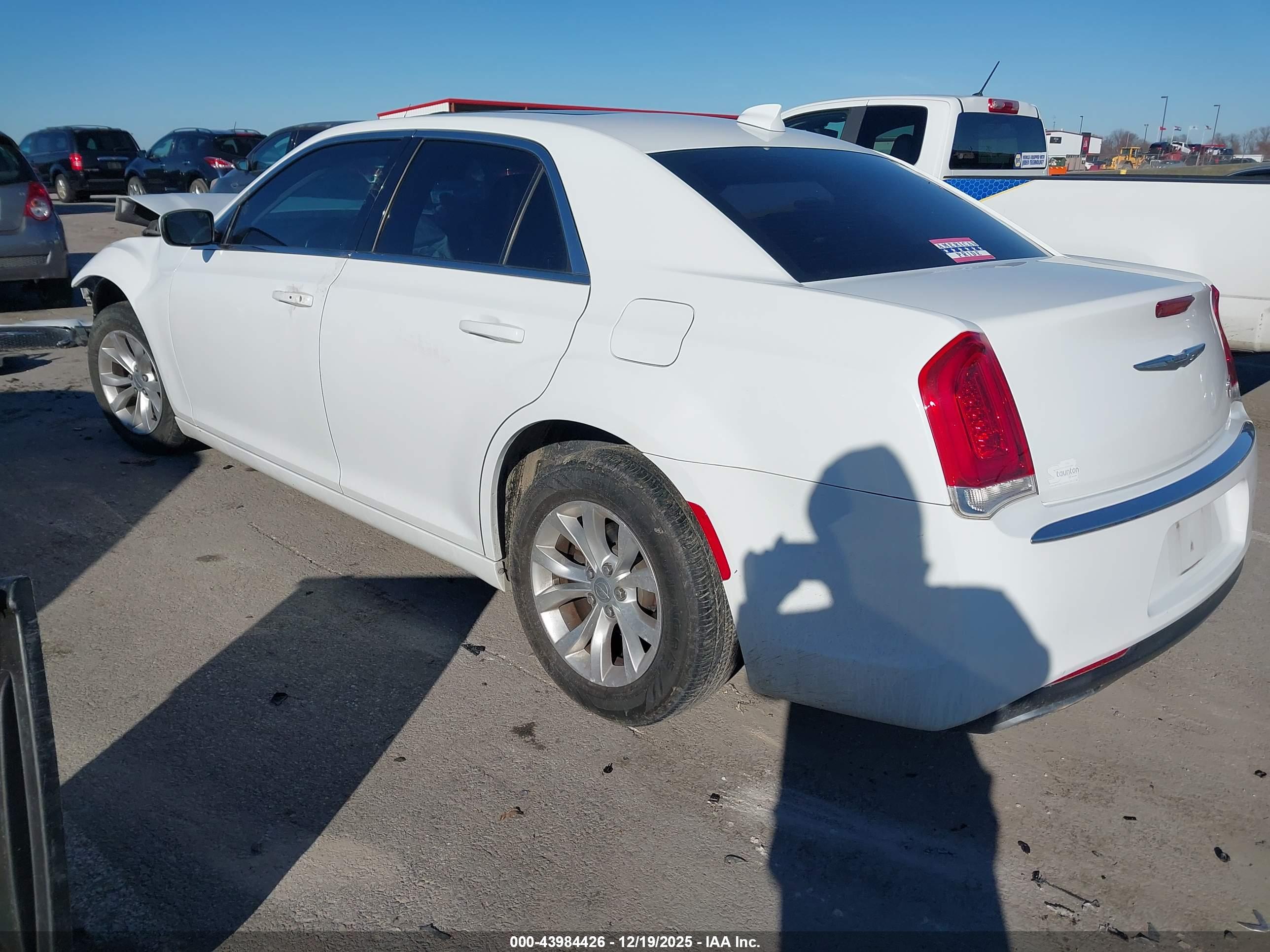CHRYSLER 300 image 3