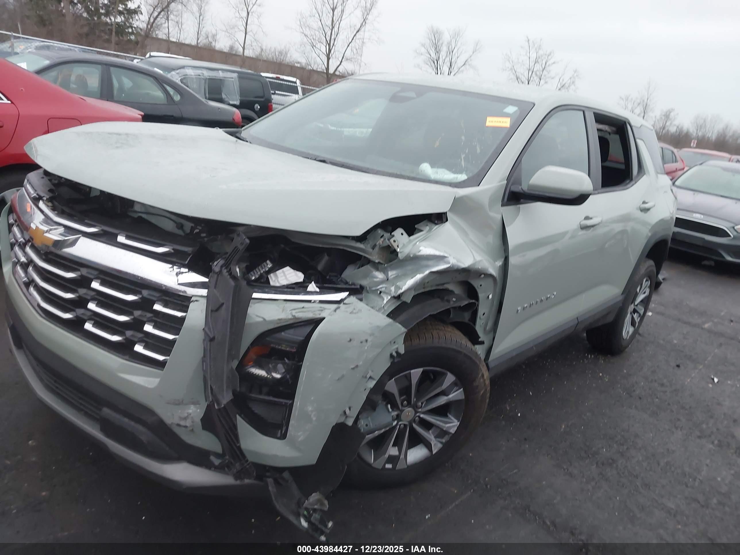 CHEVROLET EQUINOX image 2