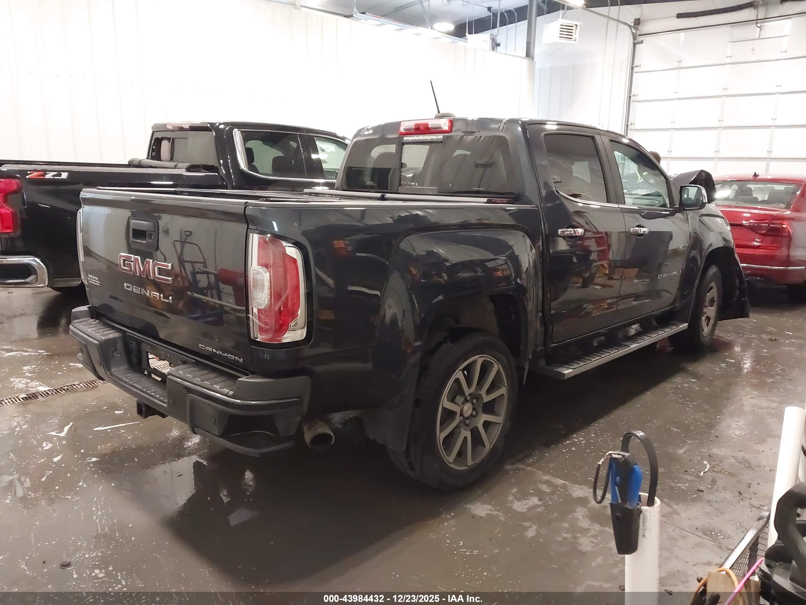 GMC CANYON image 4