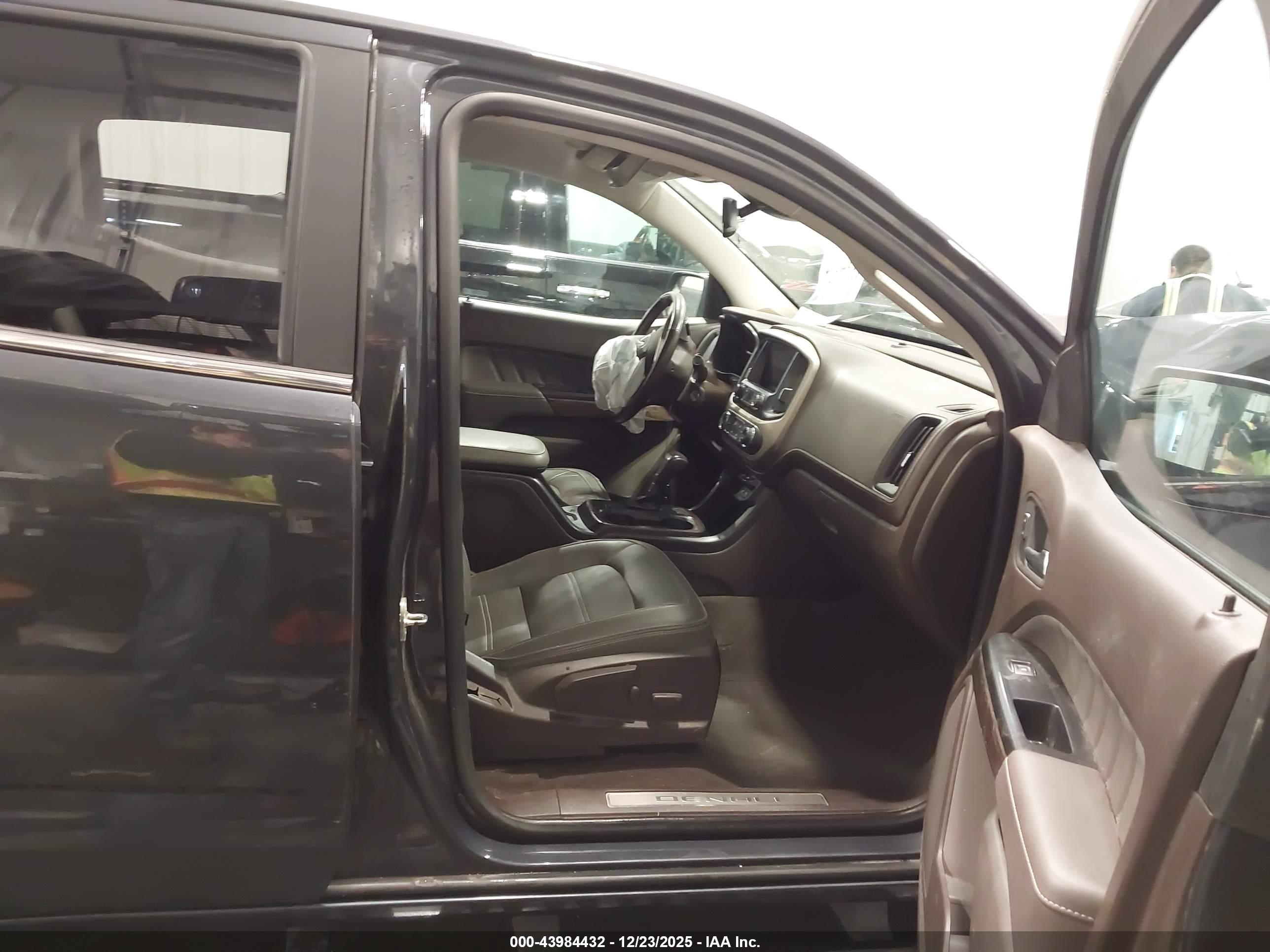 GMC CANYON image 5