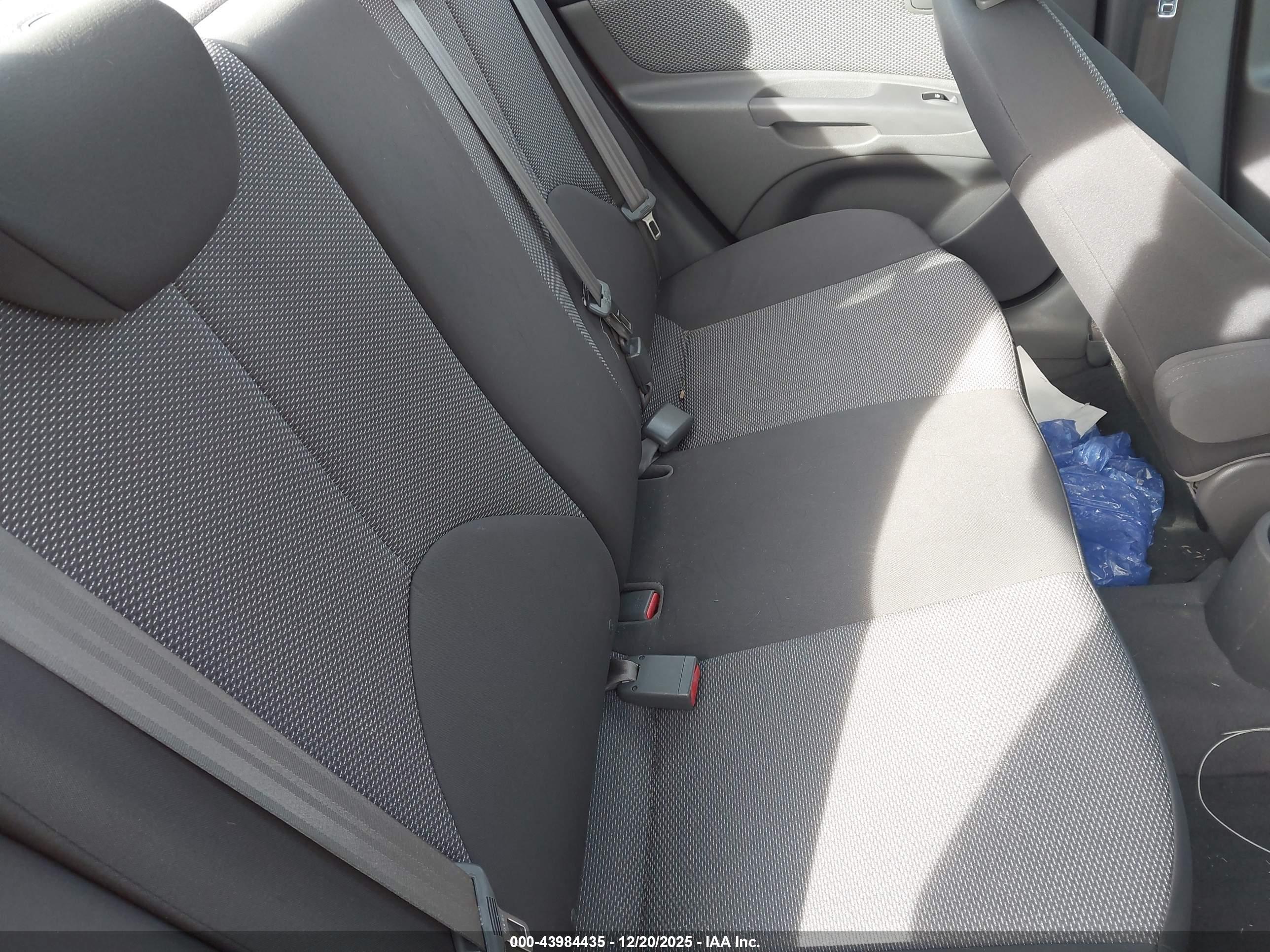KIA RIO image 8