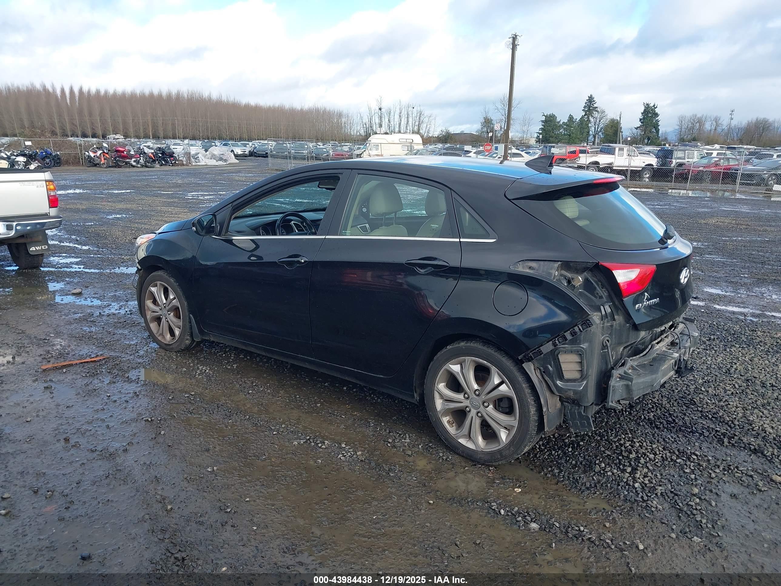 HYUNDAI ELANTRA image 3