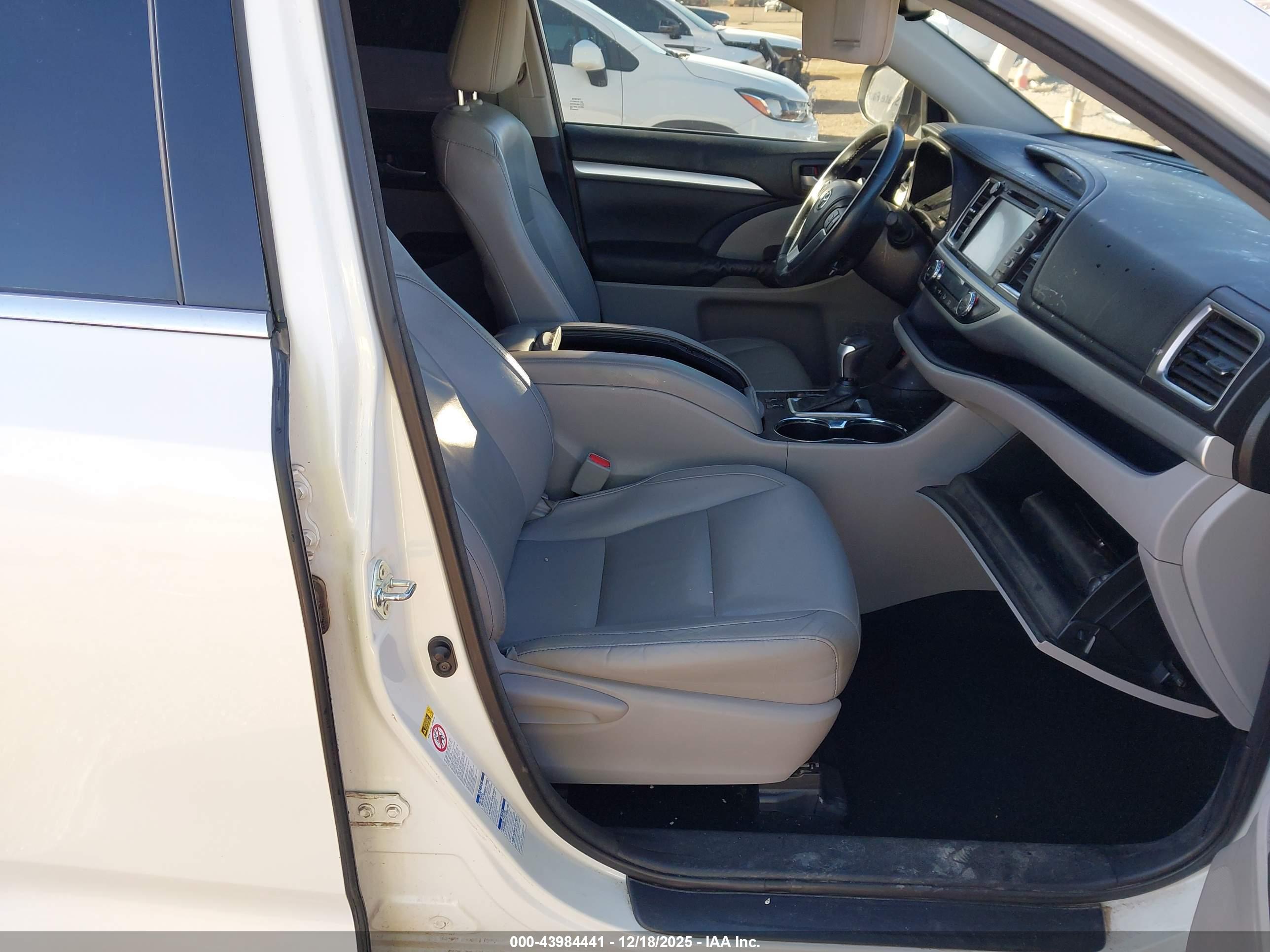 TOYOTA HIGHLANDER image 5