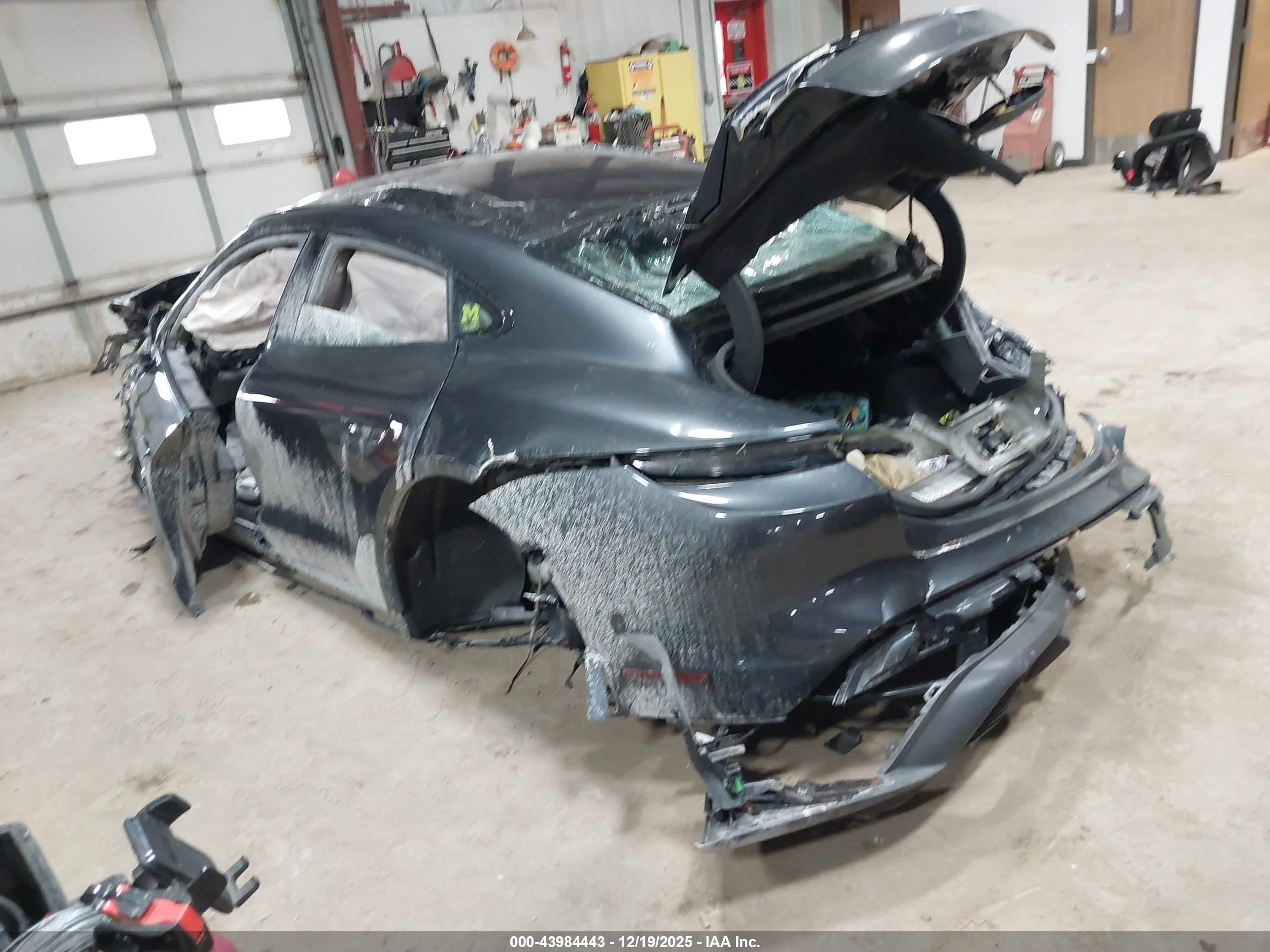 PORSCHE TAYCAN image 3