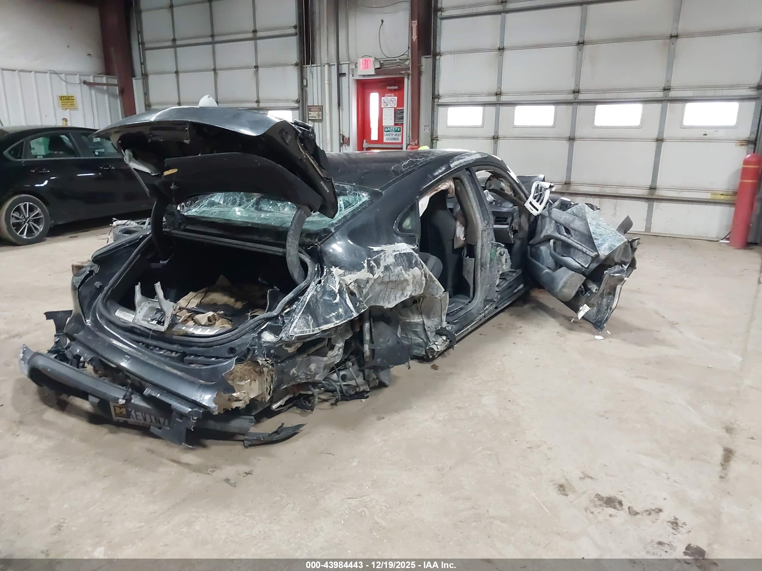 PORSCHE TAYCAN image 4