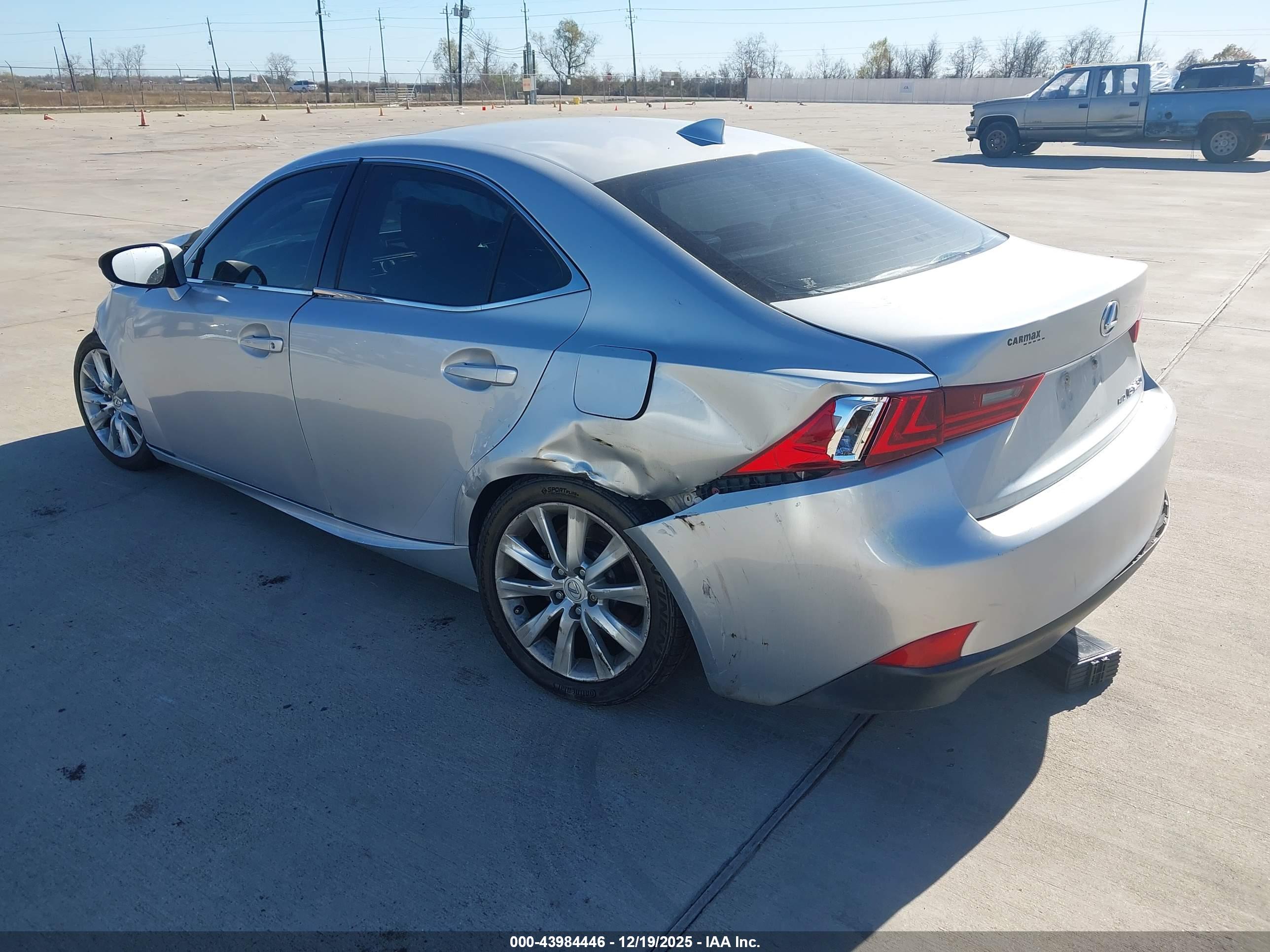 LEXUS IS image 3