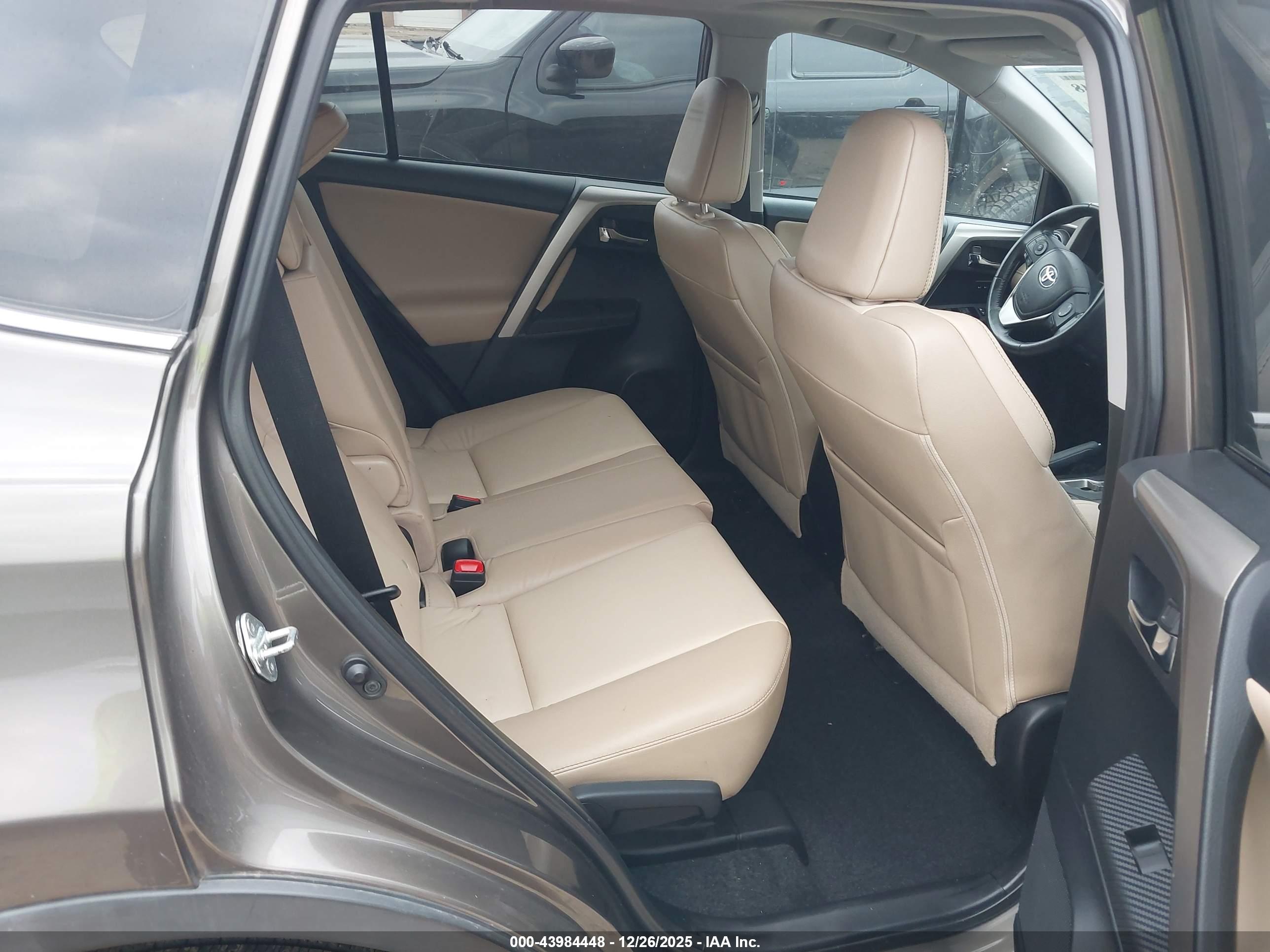 TOYOTA RAV4 image 8