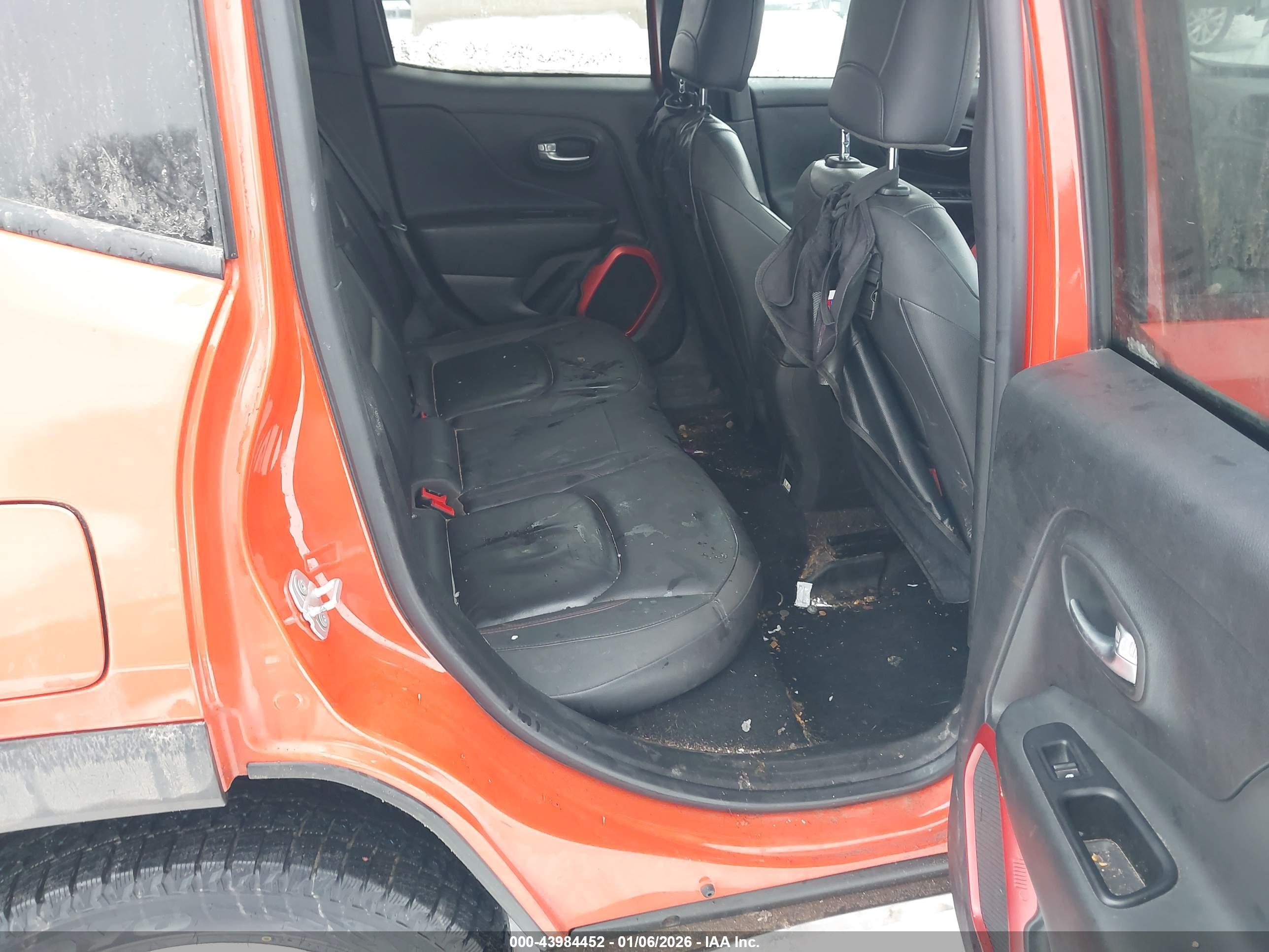 JEEP RENEGADE image 8
