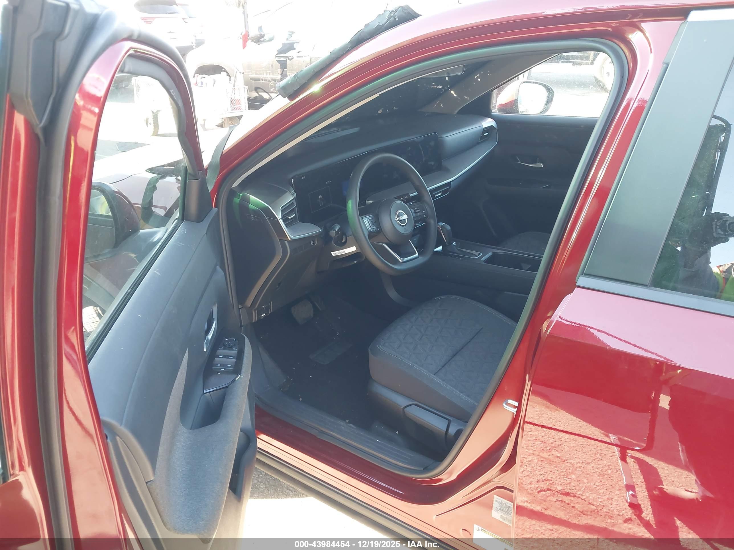 NISSAN KICKS image 5