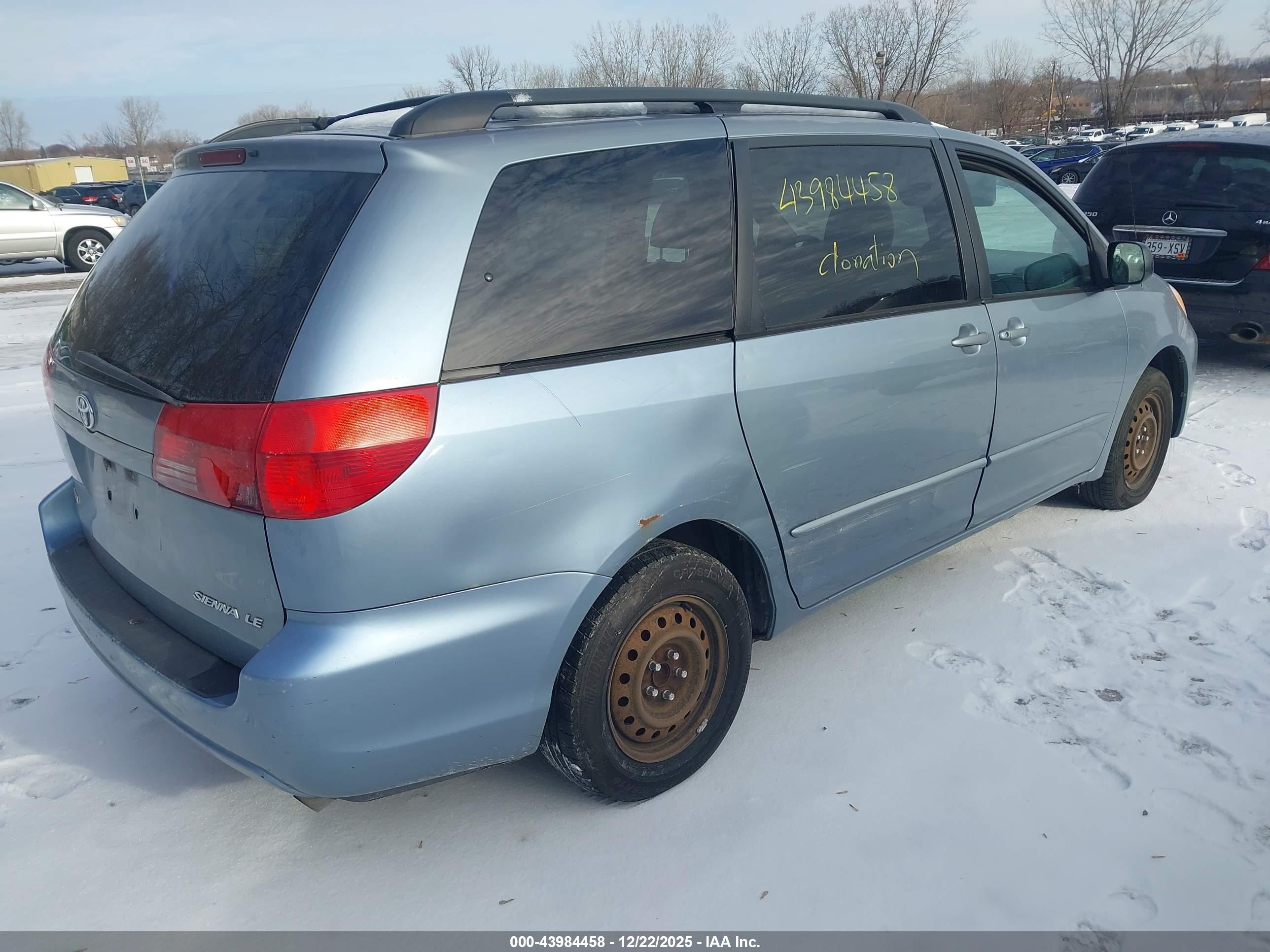 TOYOTA SIENNA image 4
