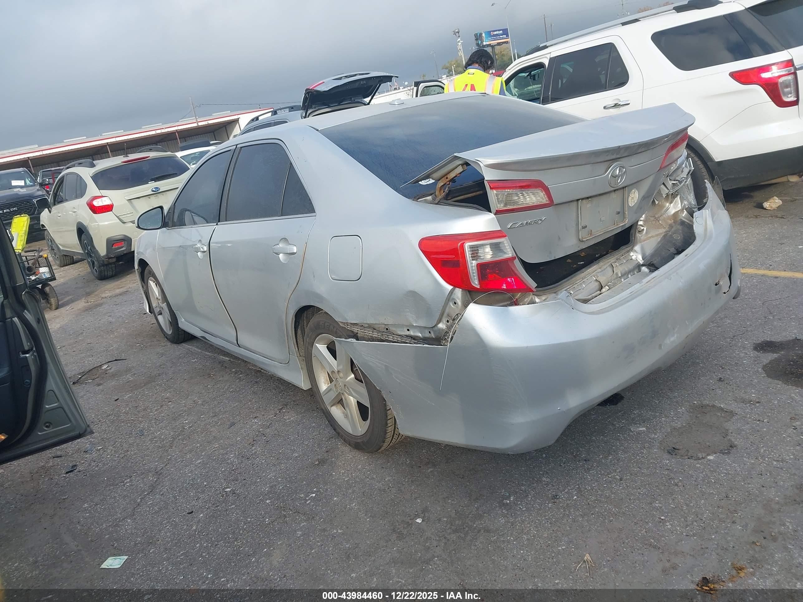 TOYOTA CAMRY image 3