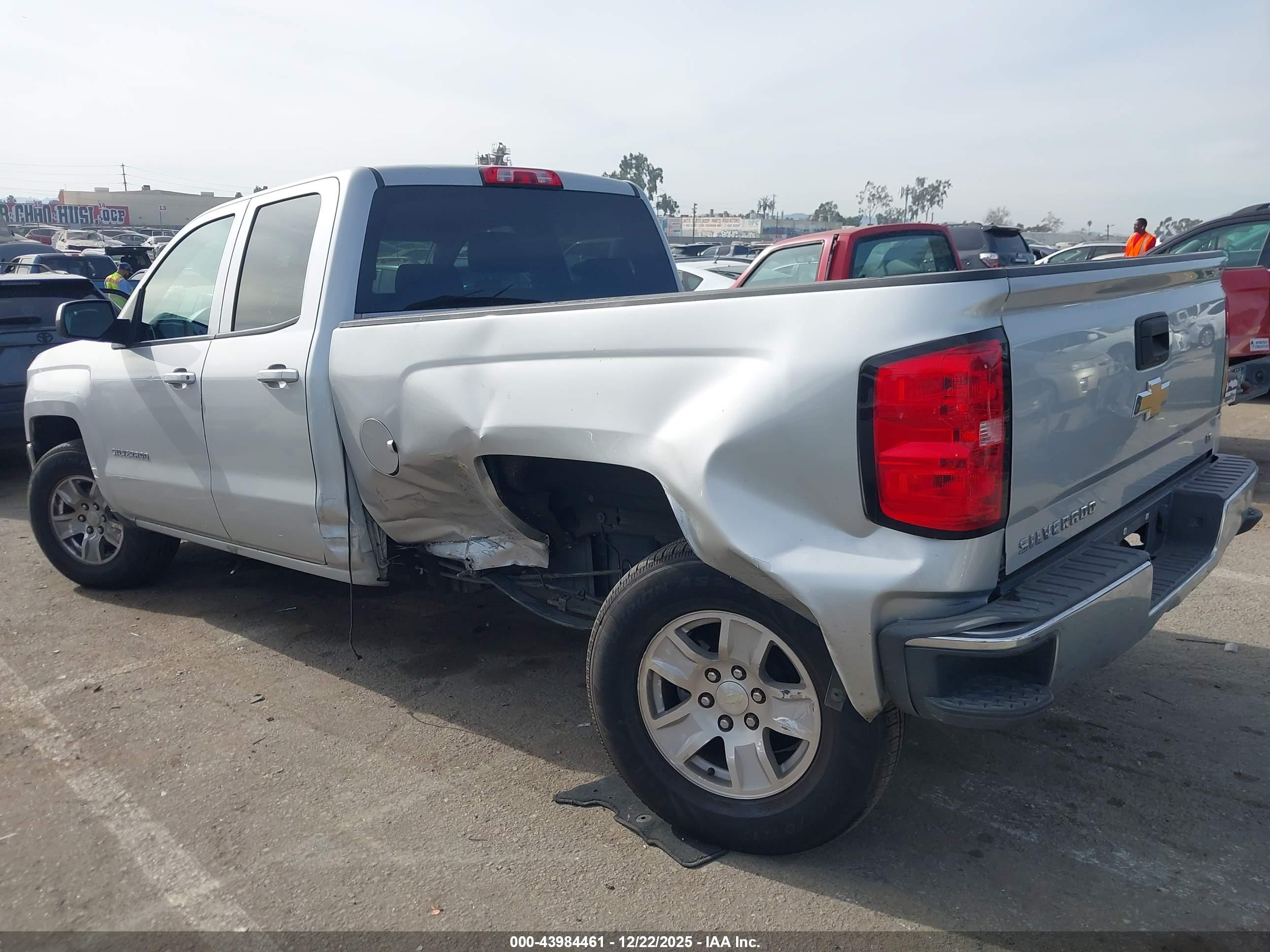 CHEVROLET SILVERADO image 3