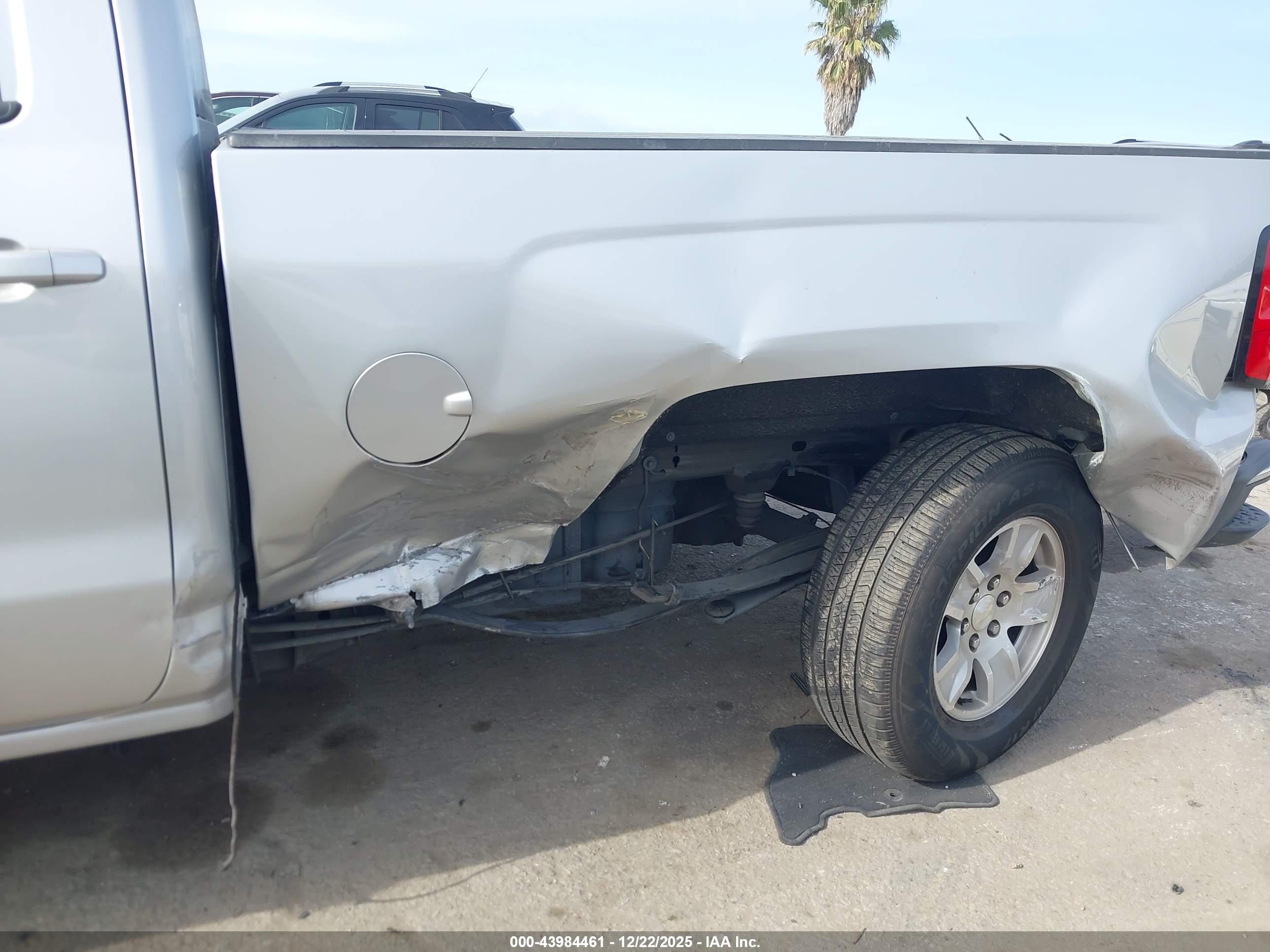 CHEVROLET SILVERADO image 6