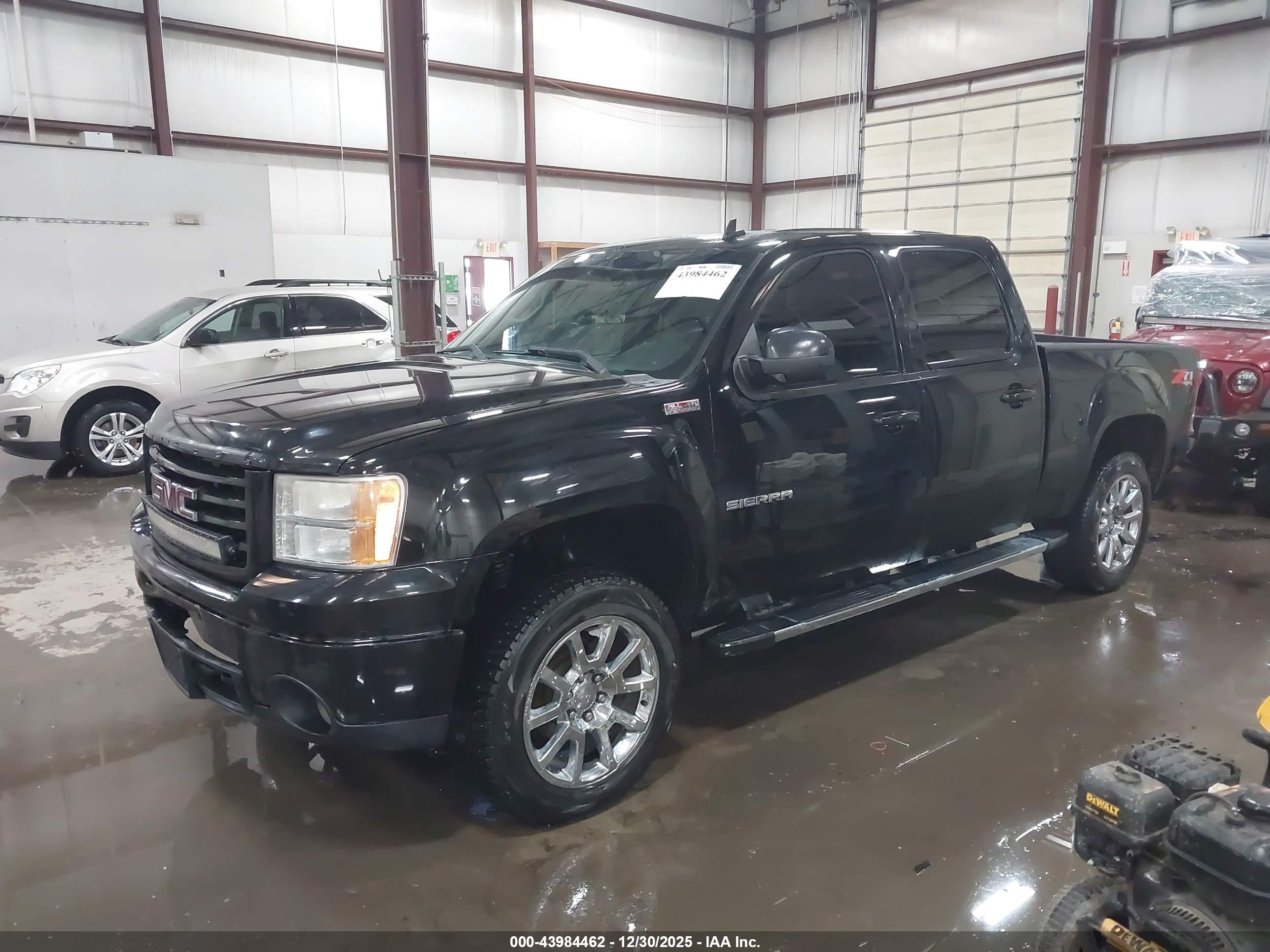 GMC SIERRA image 2