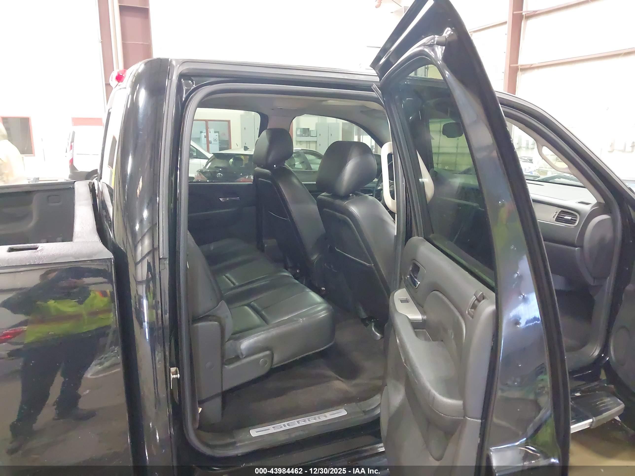 GMC SIERRA image 8