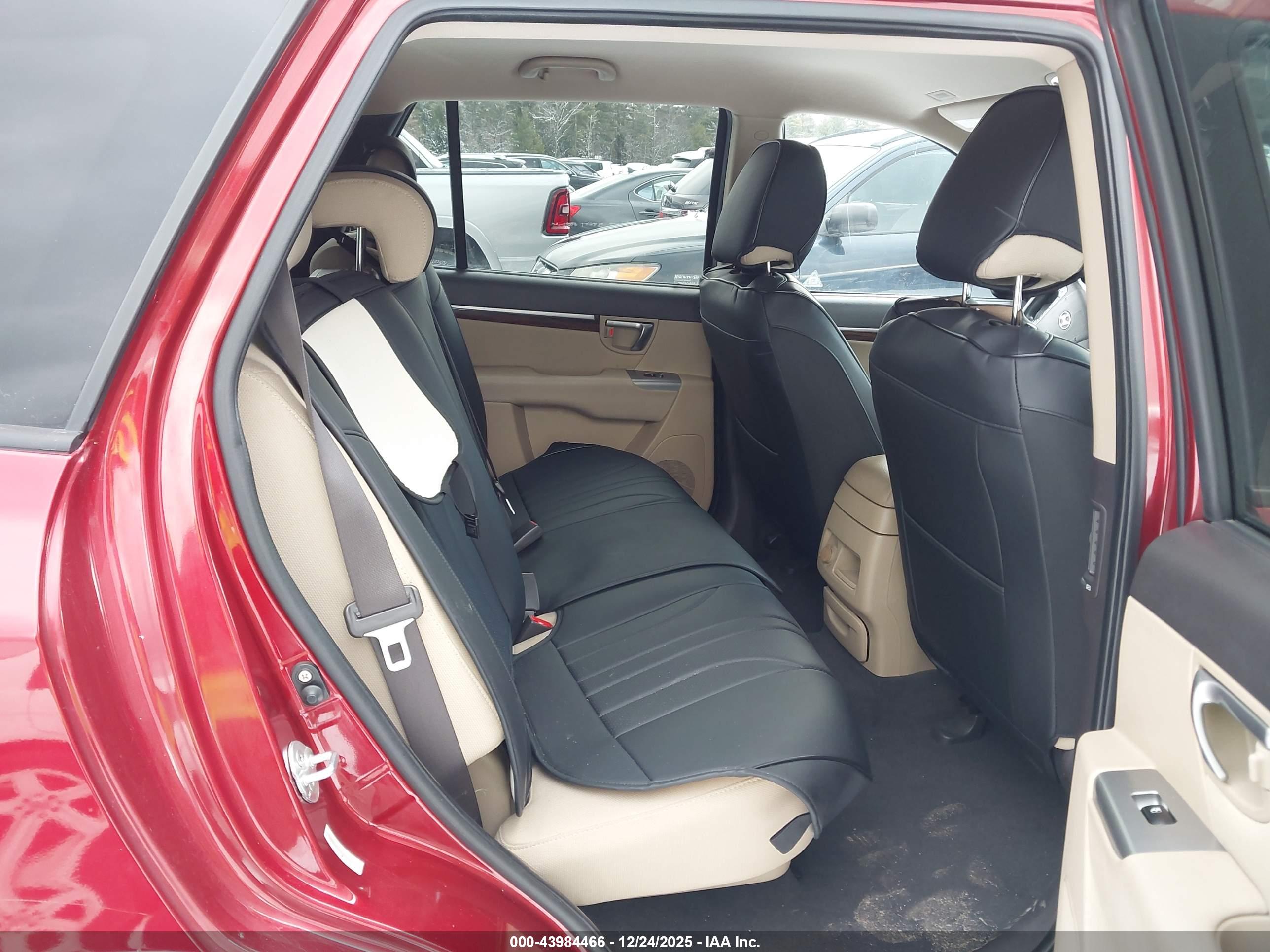 HYUNDAI SANTA image 8