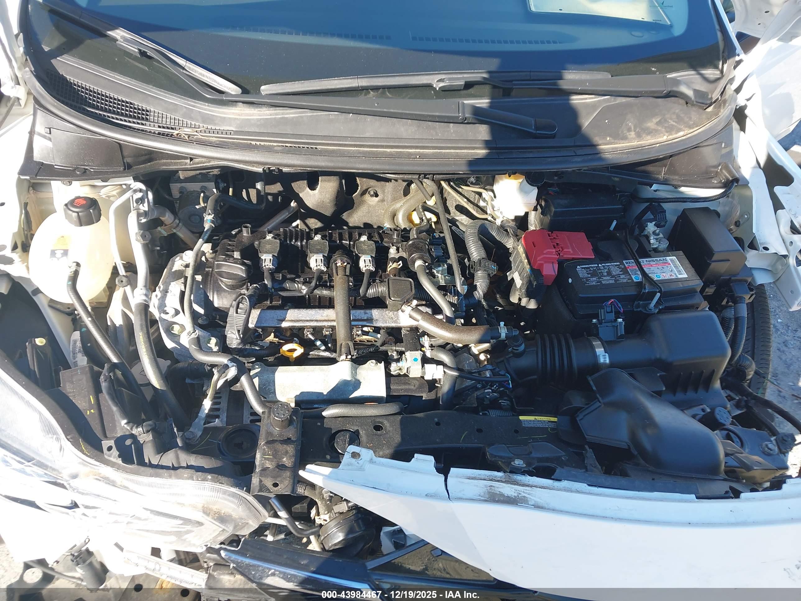 NISSAN VERSA image 10