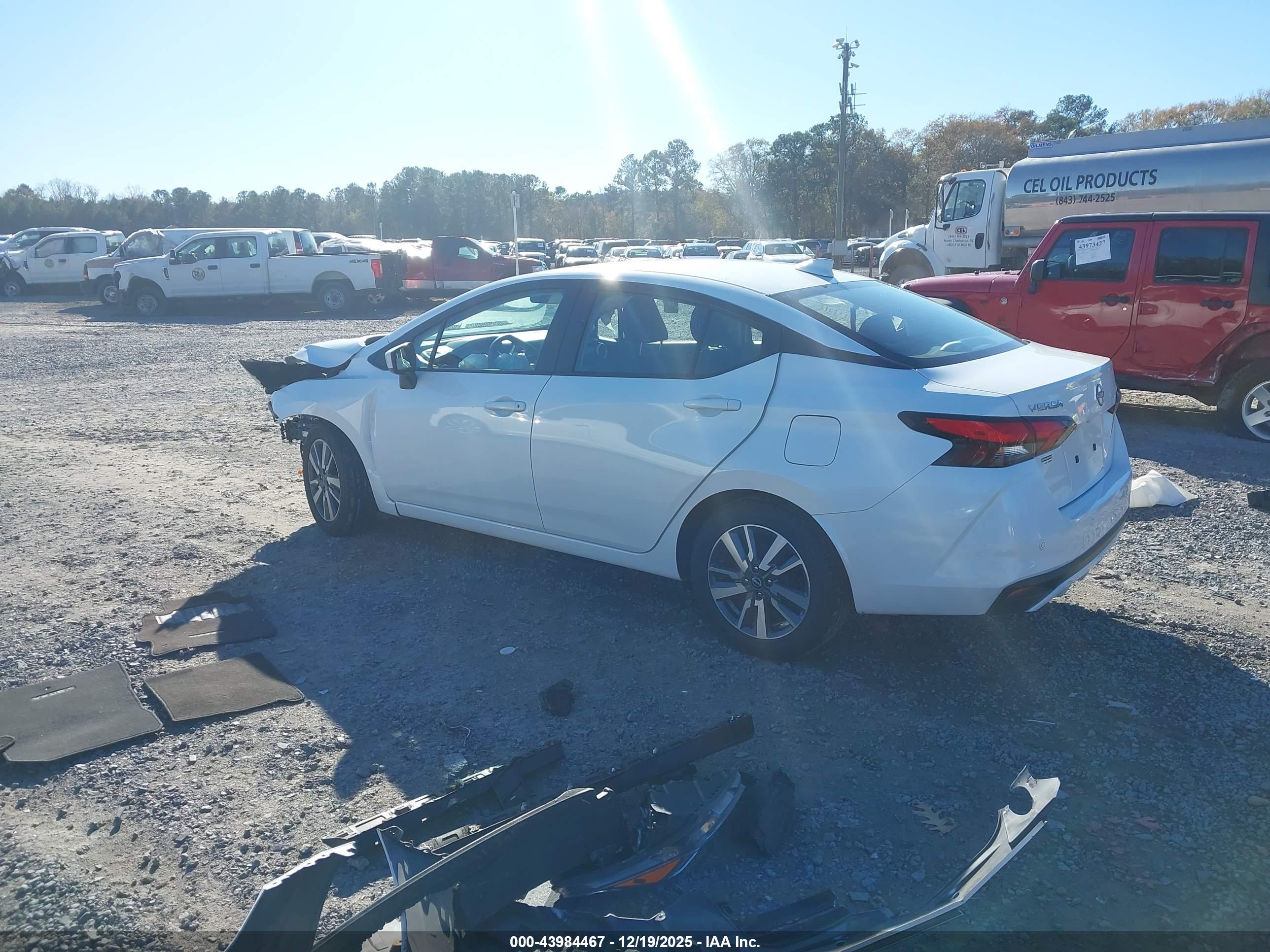 NISSAN VERSA image 3