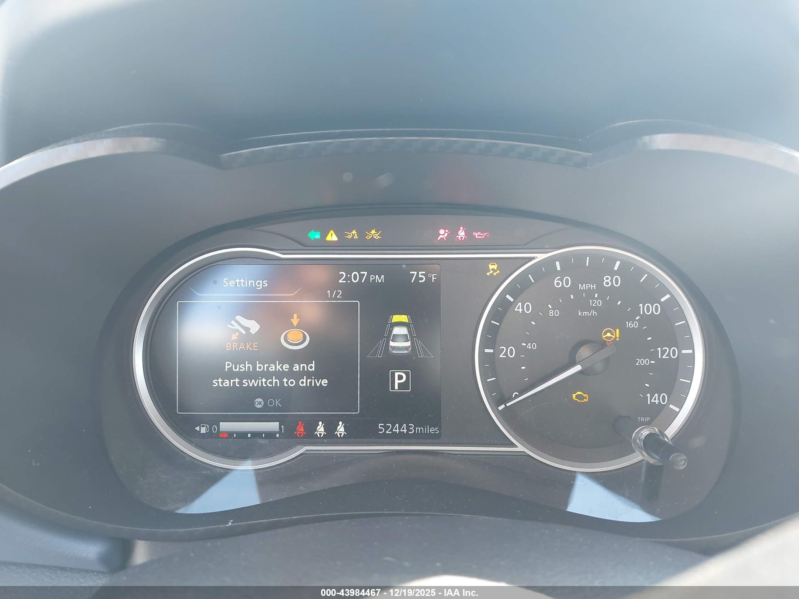 NISSAN VERSA image 7