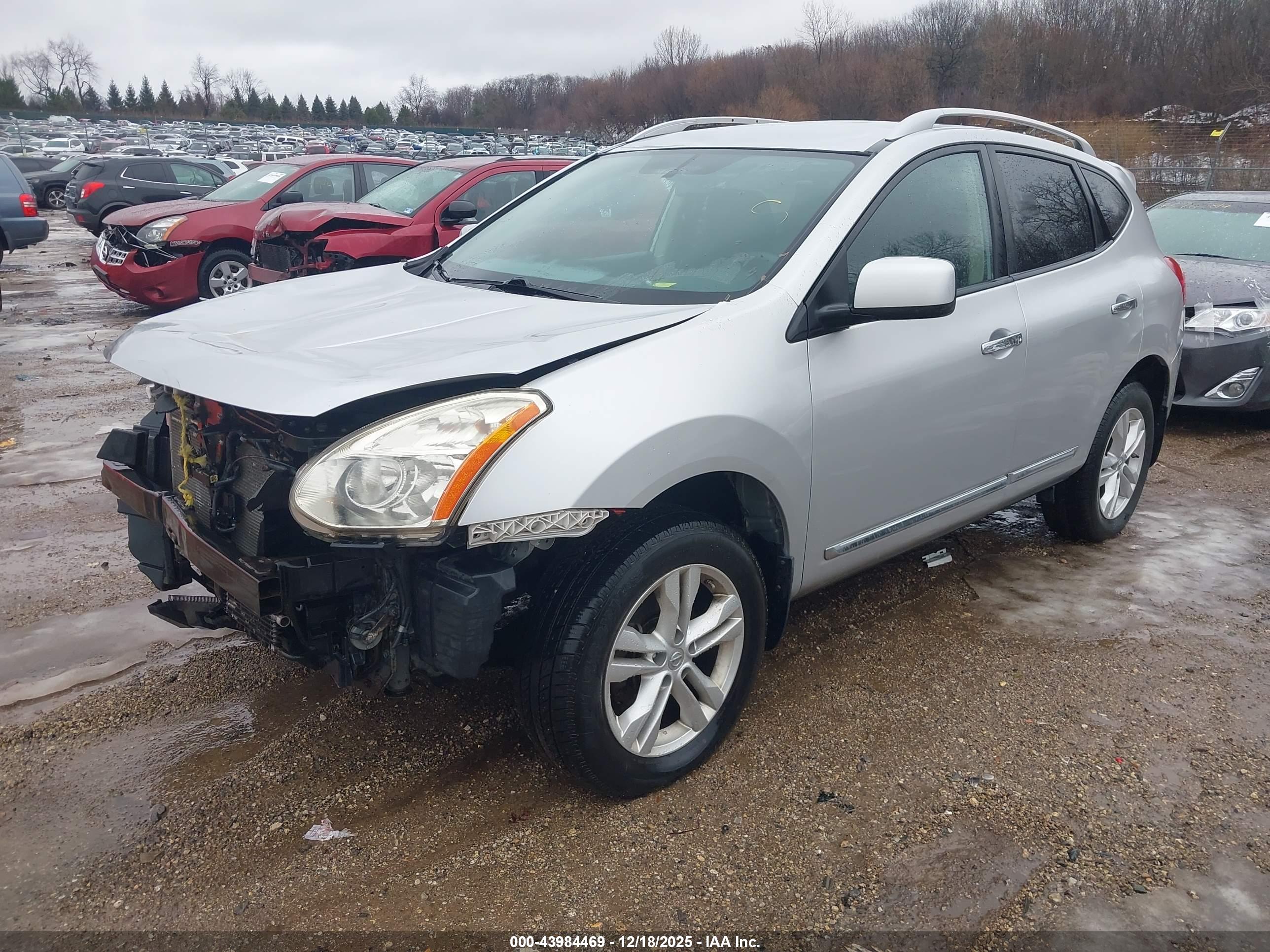 NISSAN ROGUE image 2