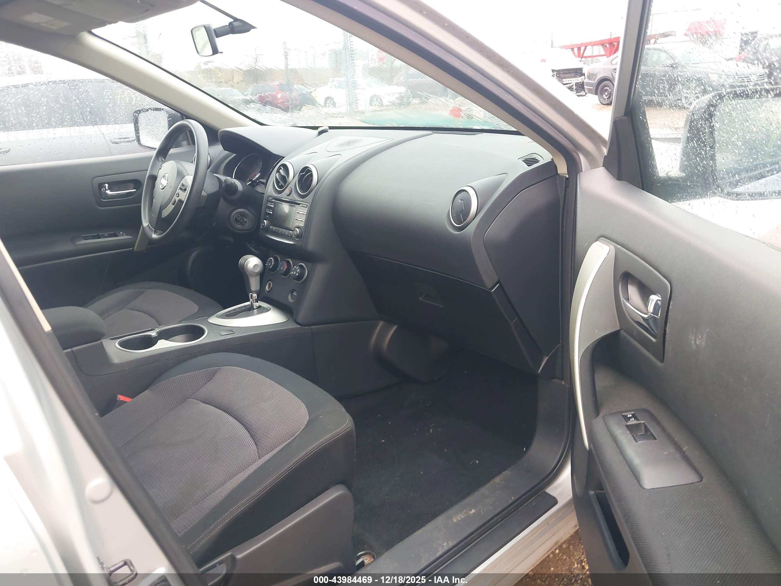 NISSAN ROGUE image 5