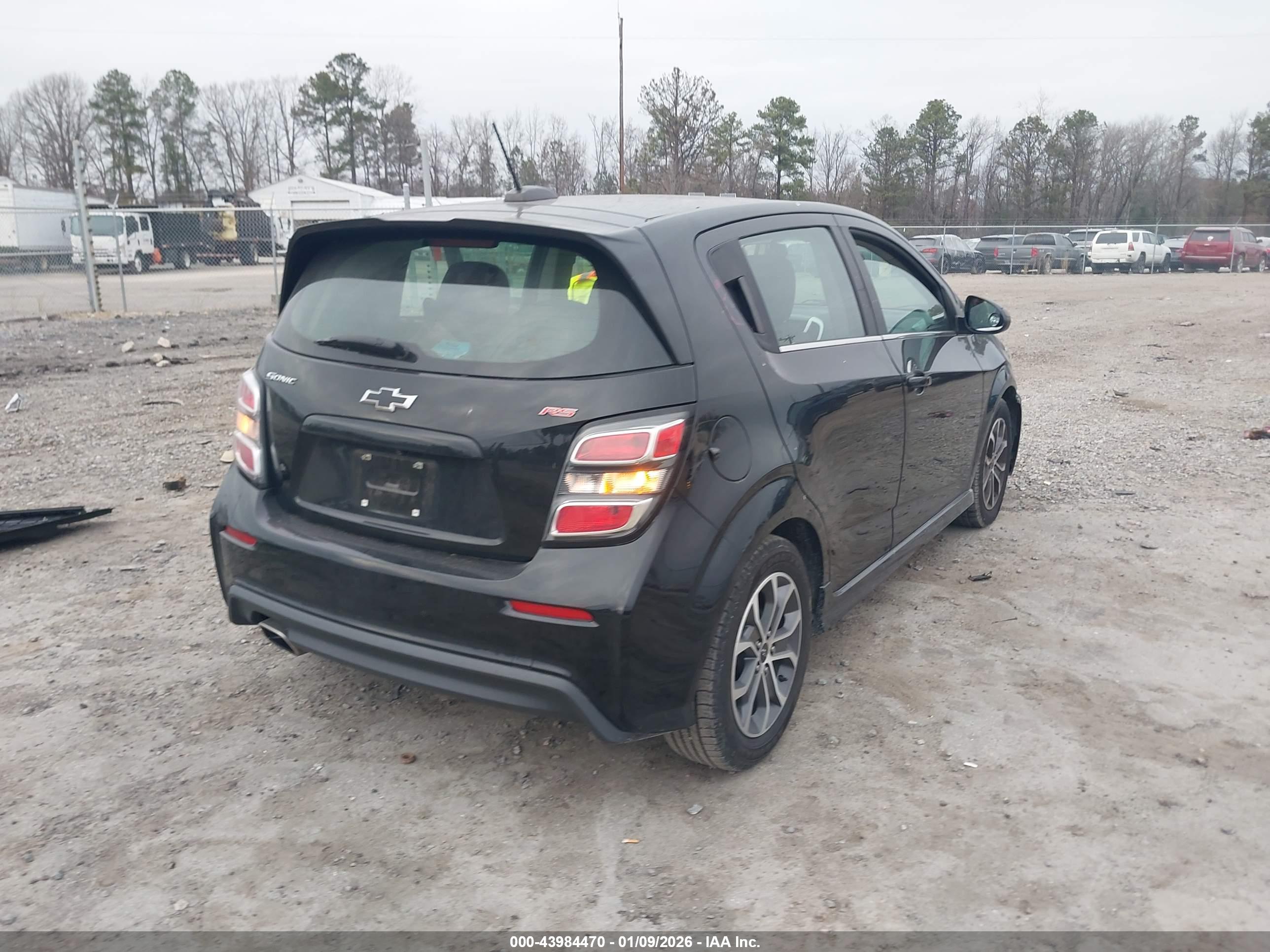 CHEVROLET SONIC image 4