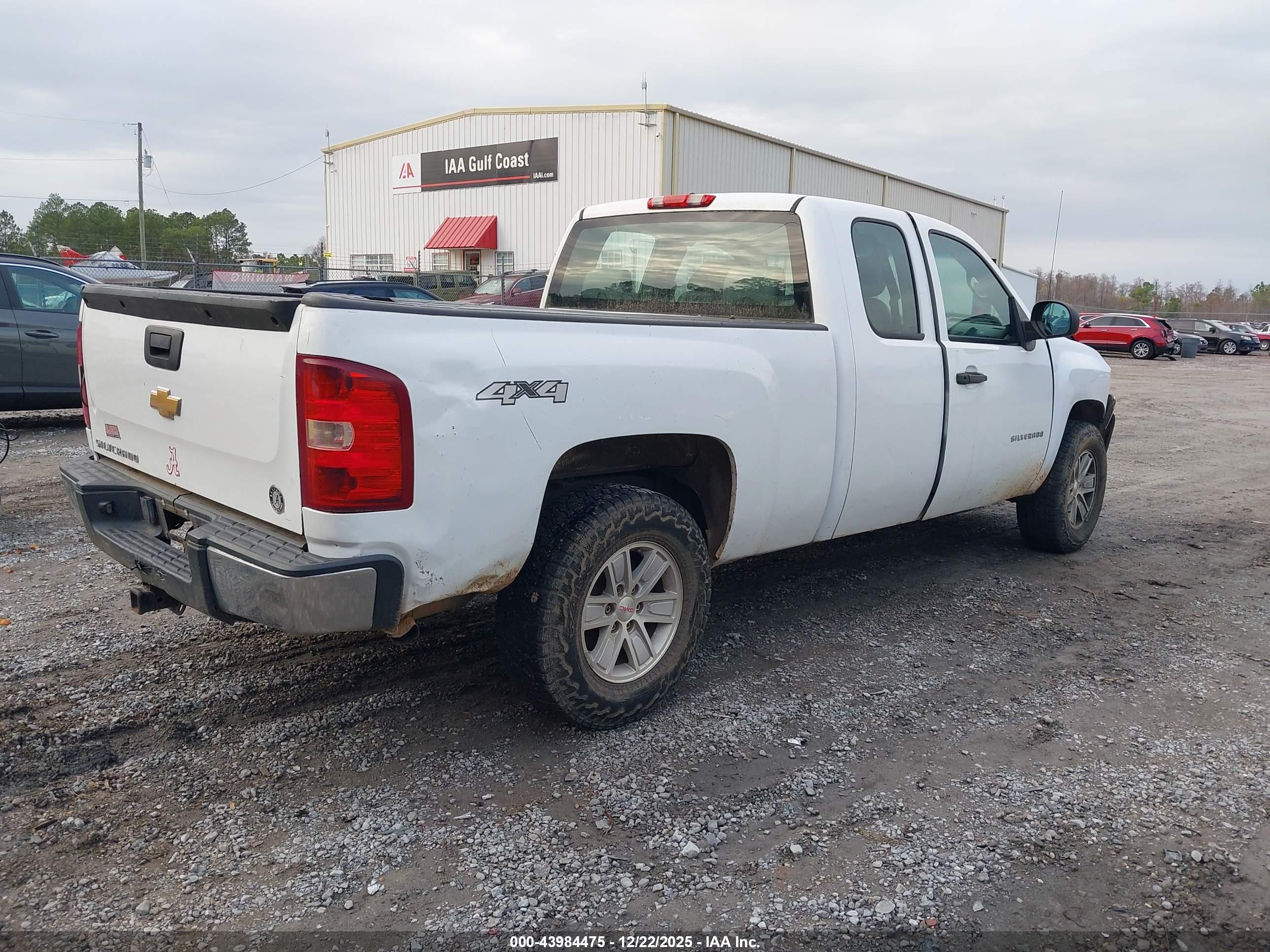 CHEVROLET SILVERADO image 4