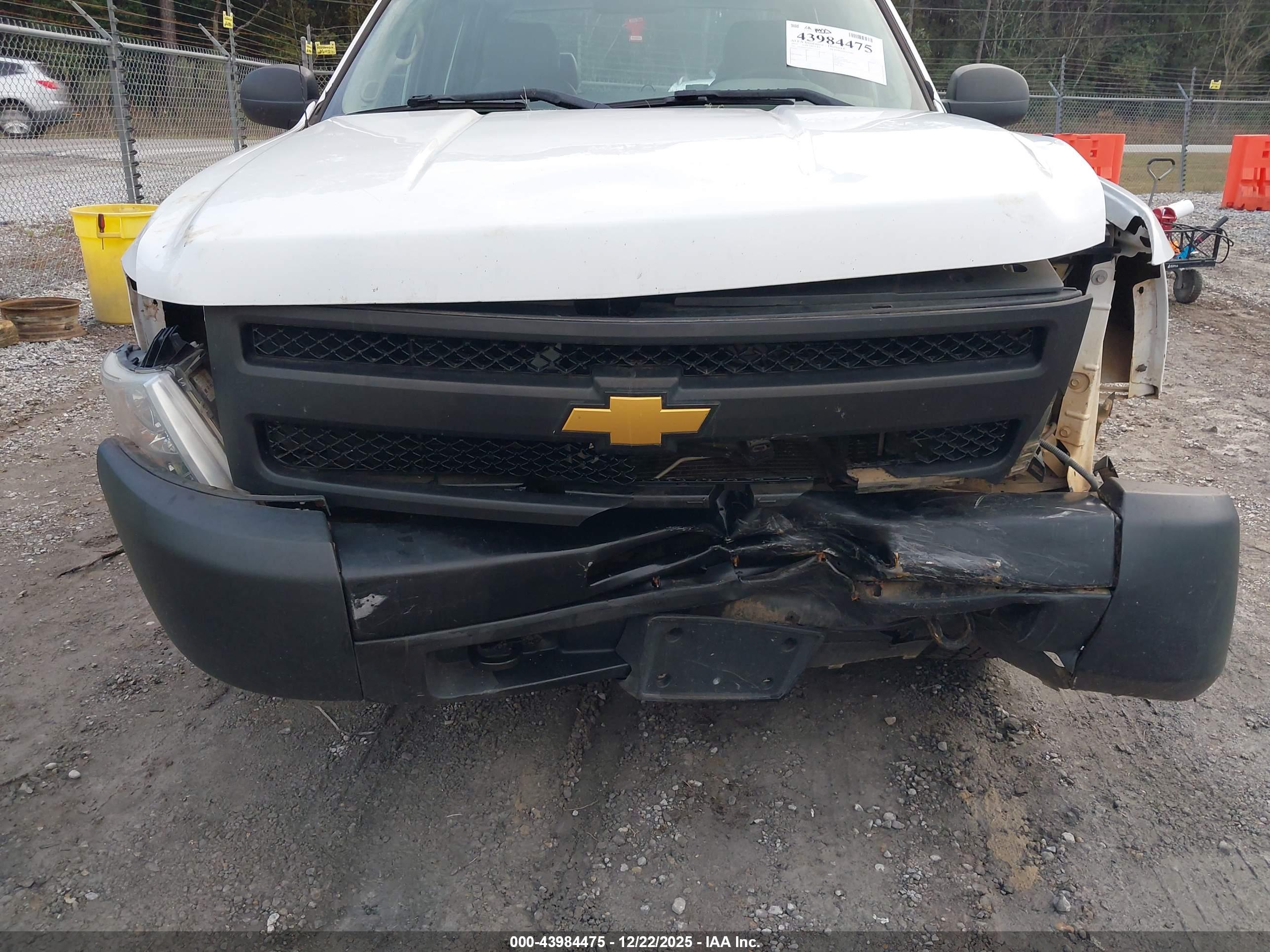 CHEVROLET SILVERADO image 6