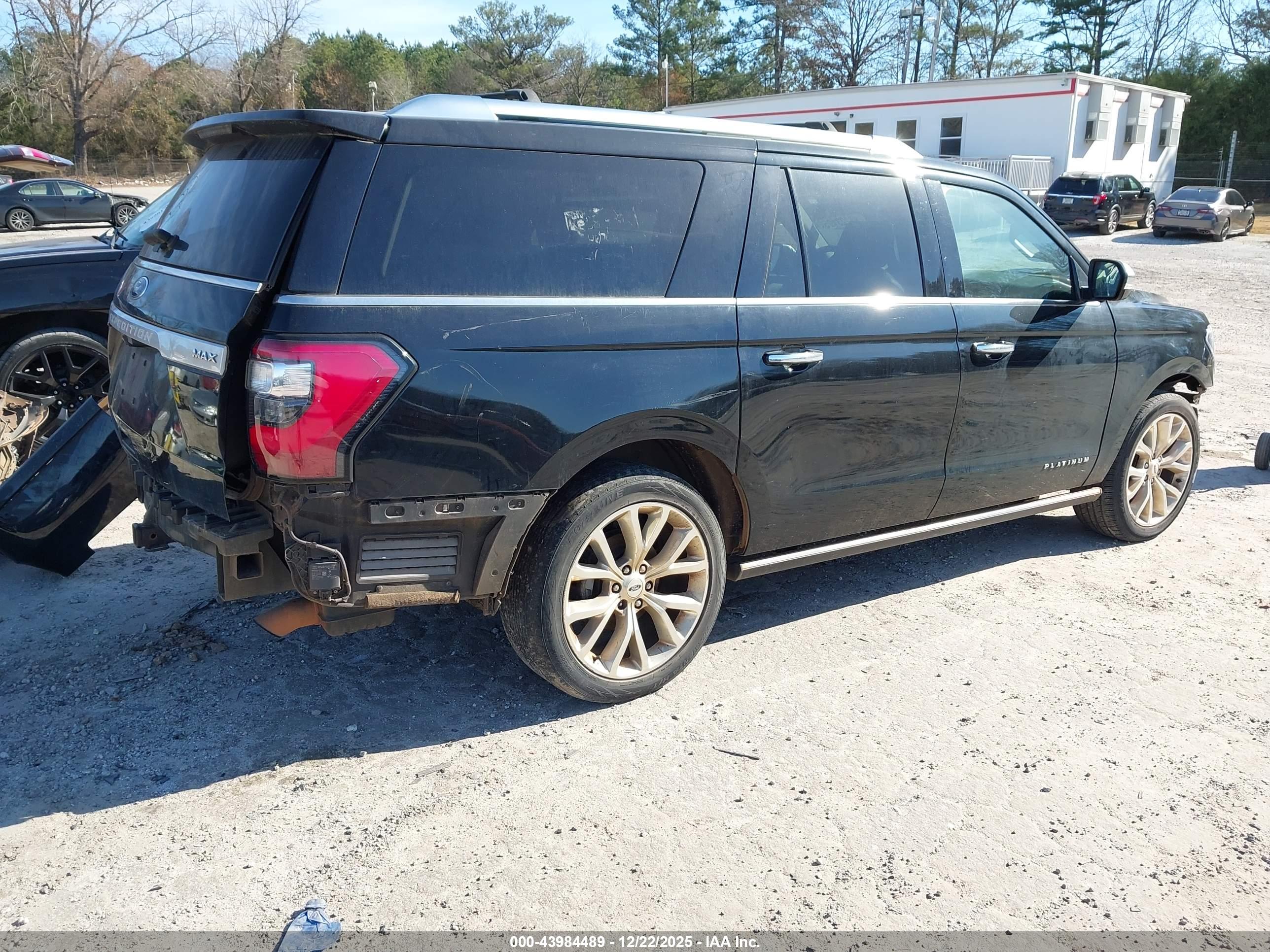 FORD EXPEDITION image 4