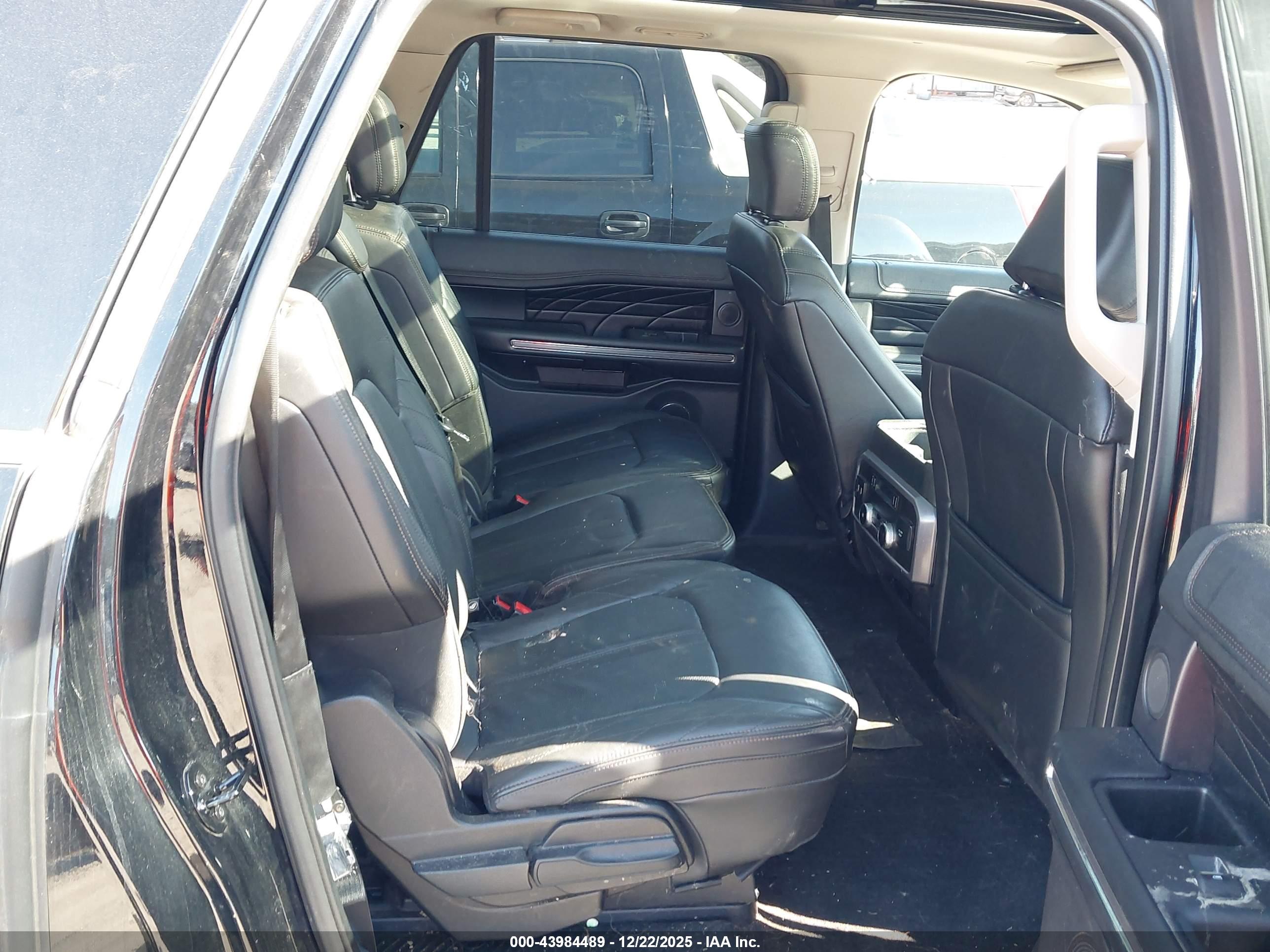 FORD EXPEDITION image 8
