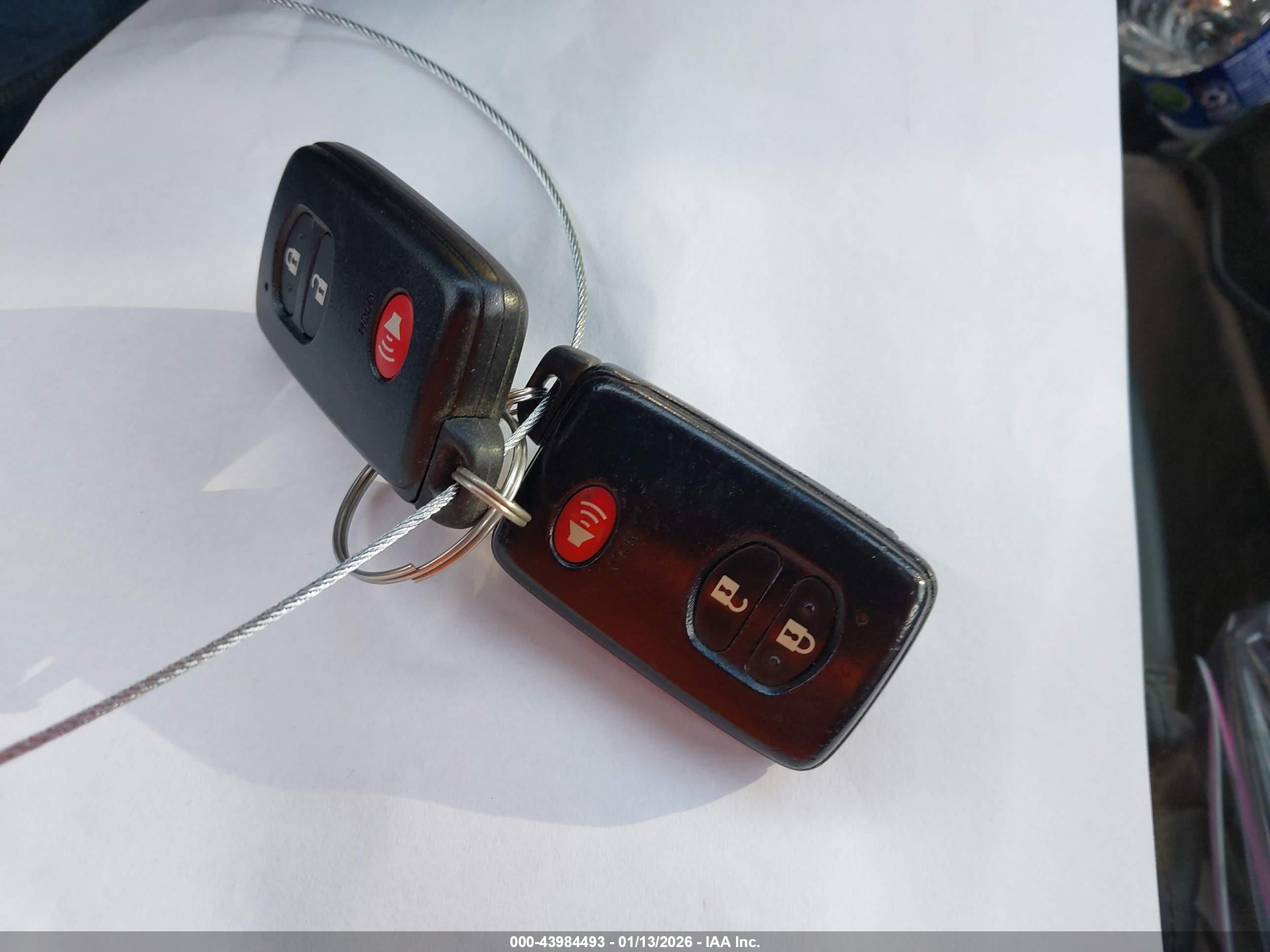 TOYOTA PRIUS image 11