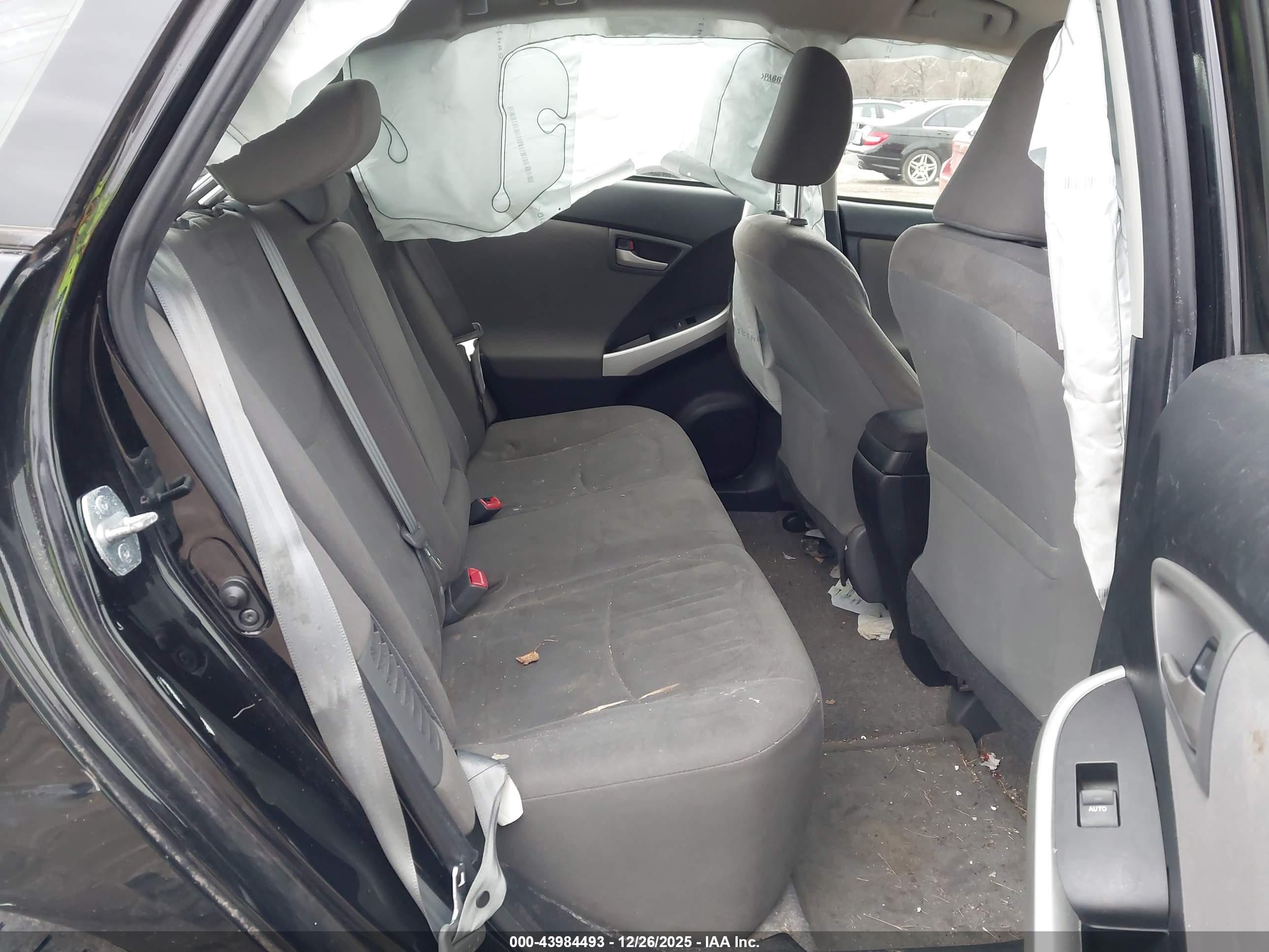 TOYOTA PRIUS image 8