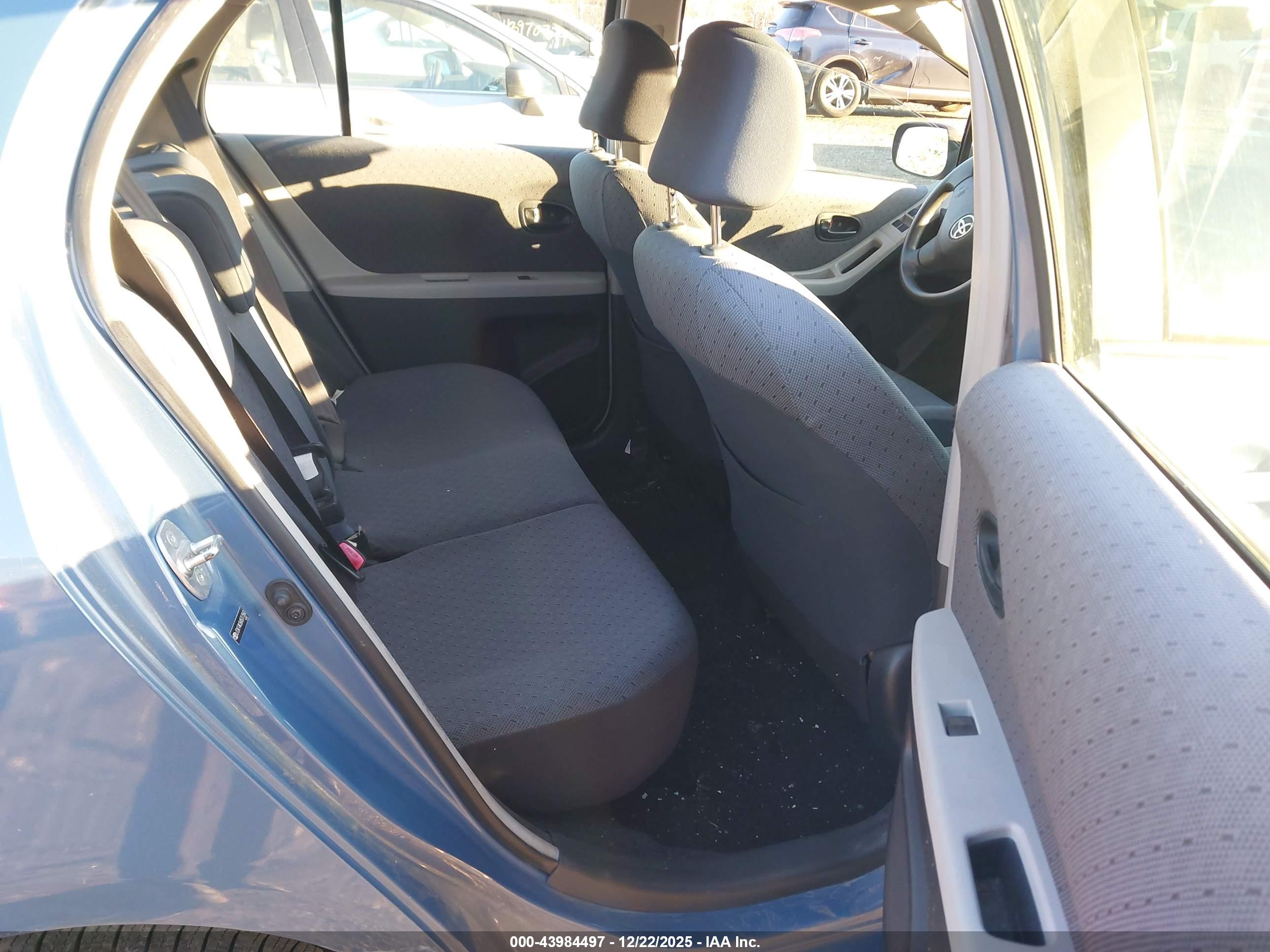 TOYOTA YARIS image 8