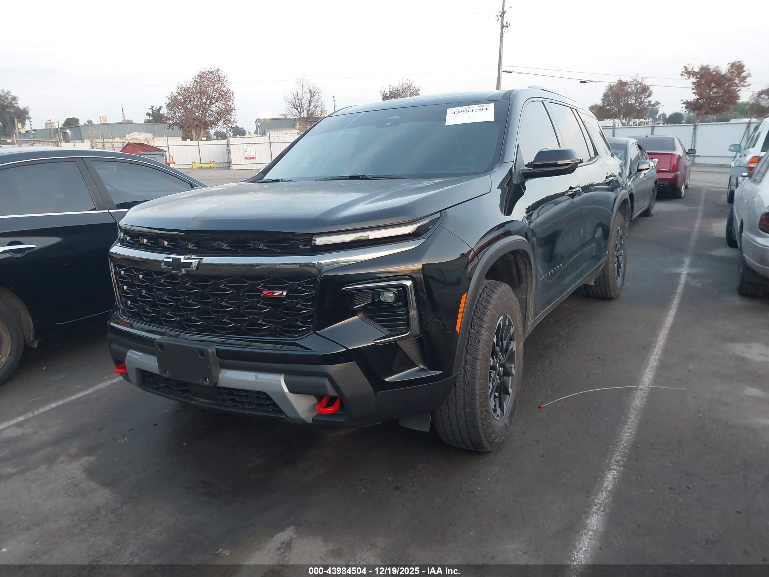CHEVROLET TRAVERSE image 2