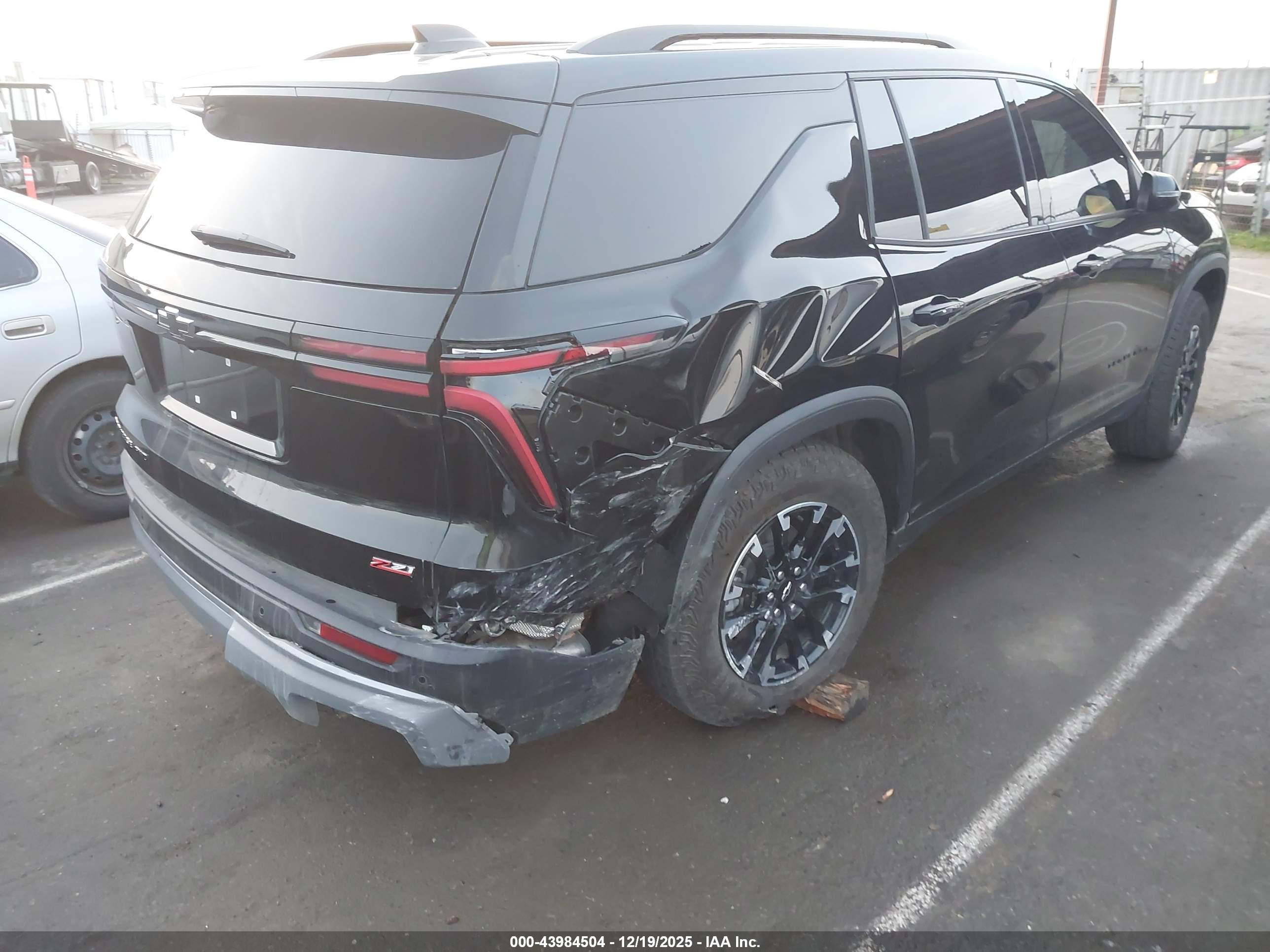 CHEVROLET TRAVERSE image 4