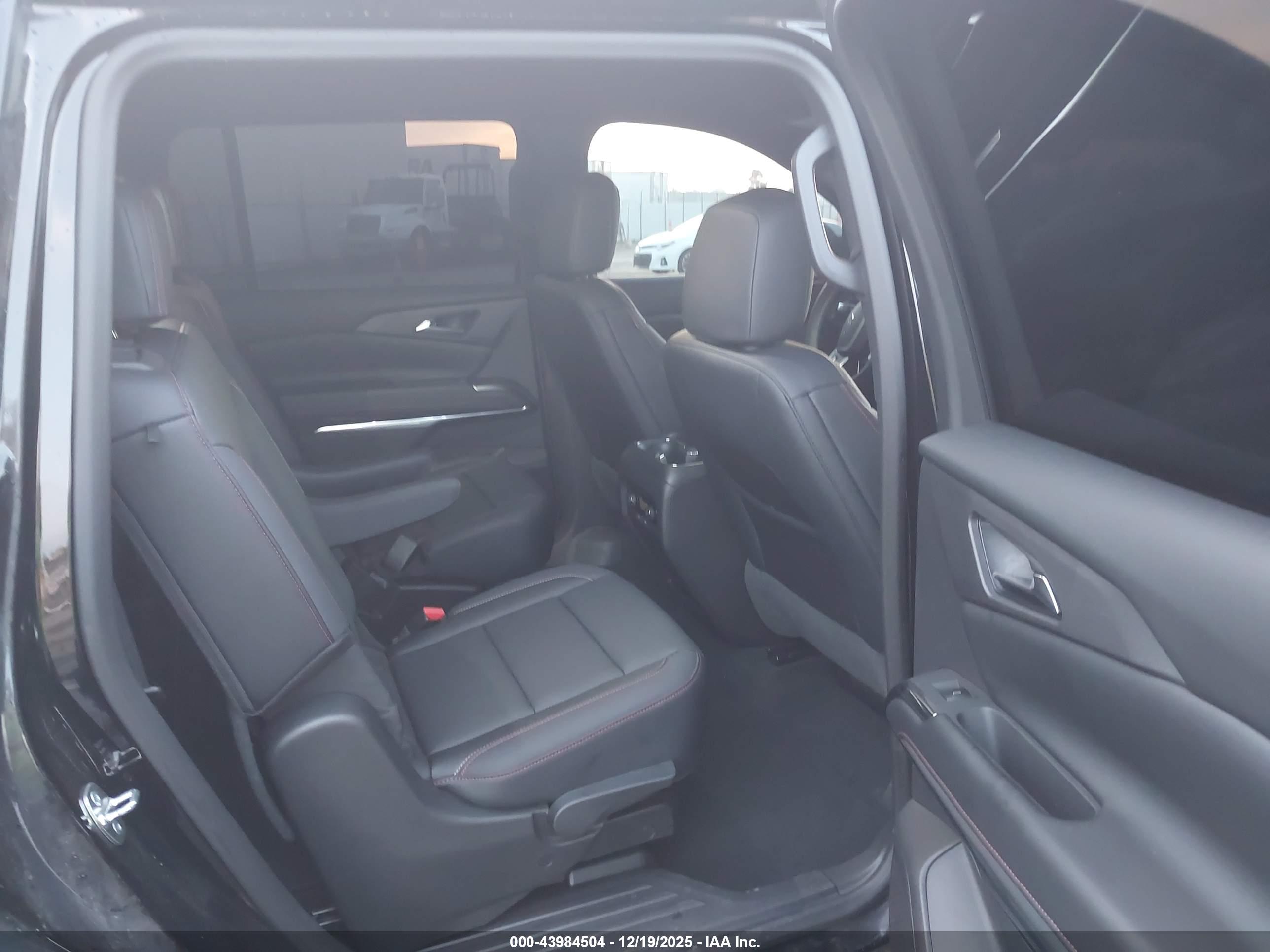 CHEVROLET TRAVERSE image 8