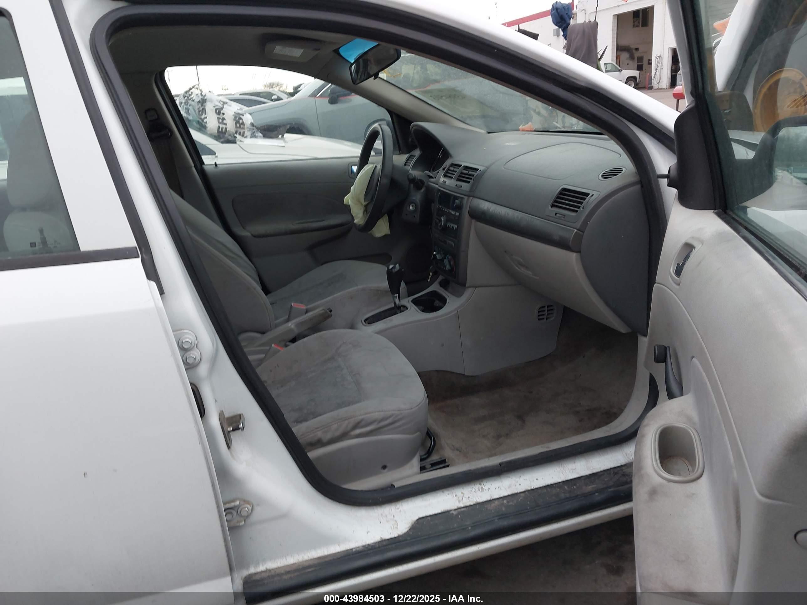 CHEVROLET COBALT image 5