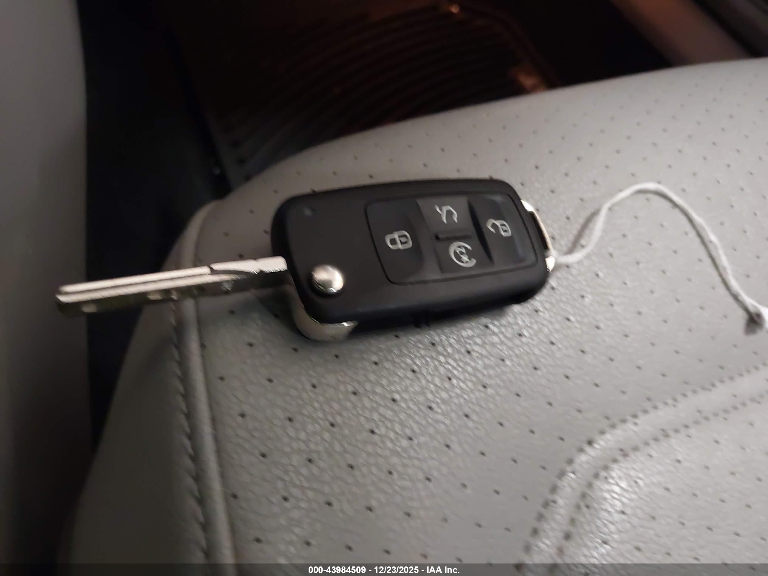 VOLKSWAGEN PASSAT image 11