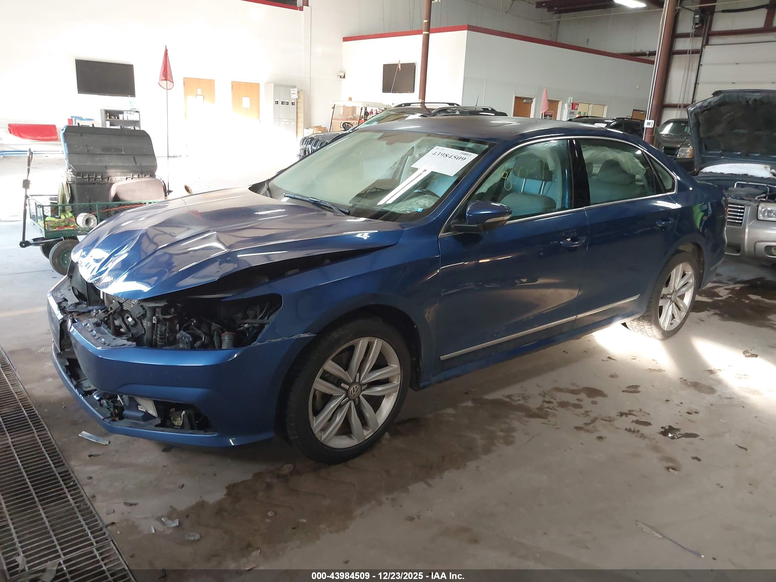 VOLKSWAGEN PASSAT image 2