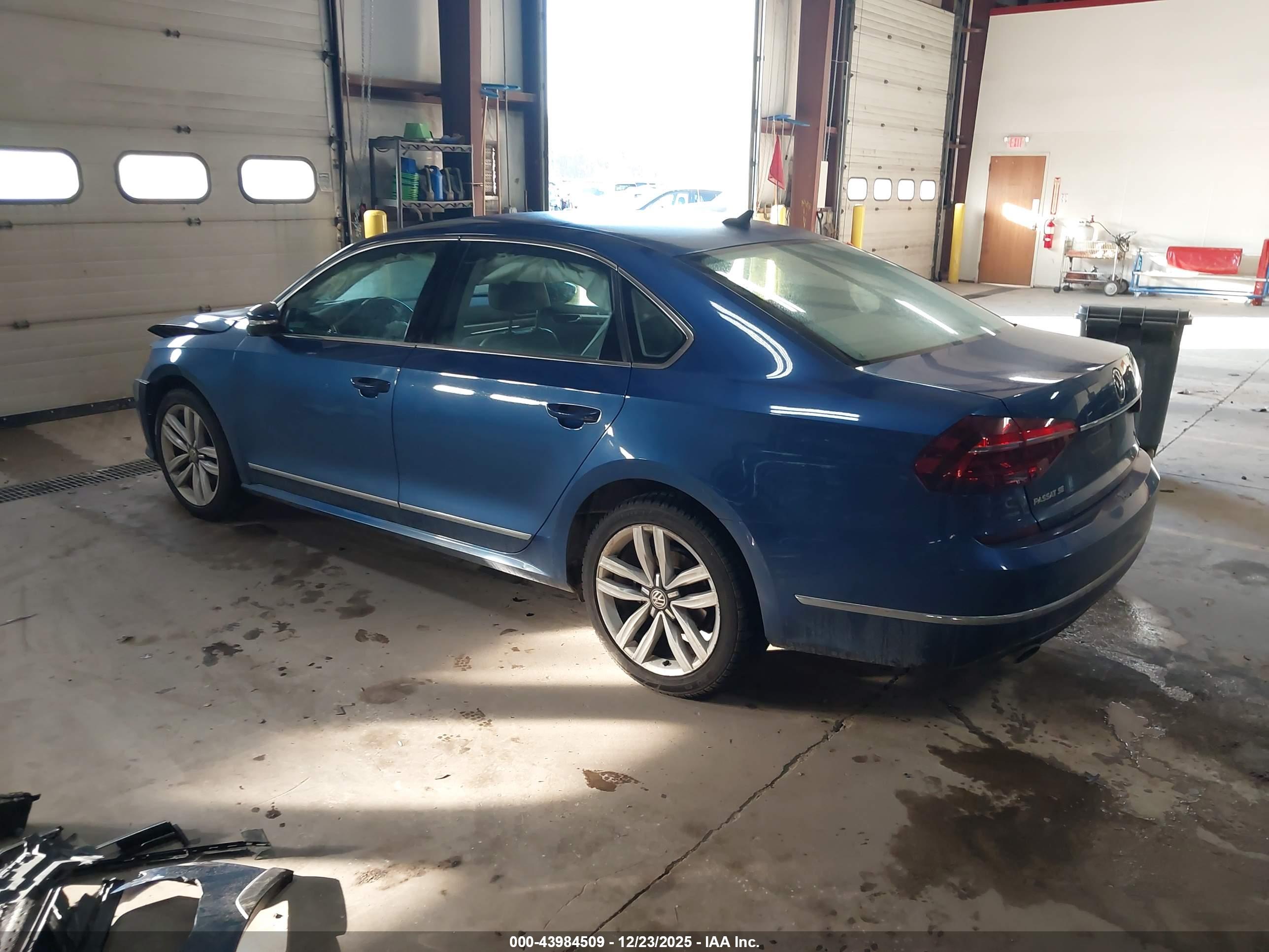 VOLKSWAGEN PASSAT image 3