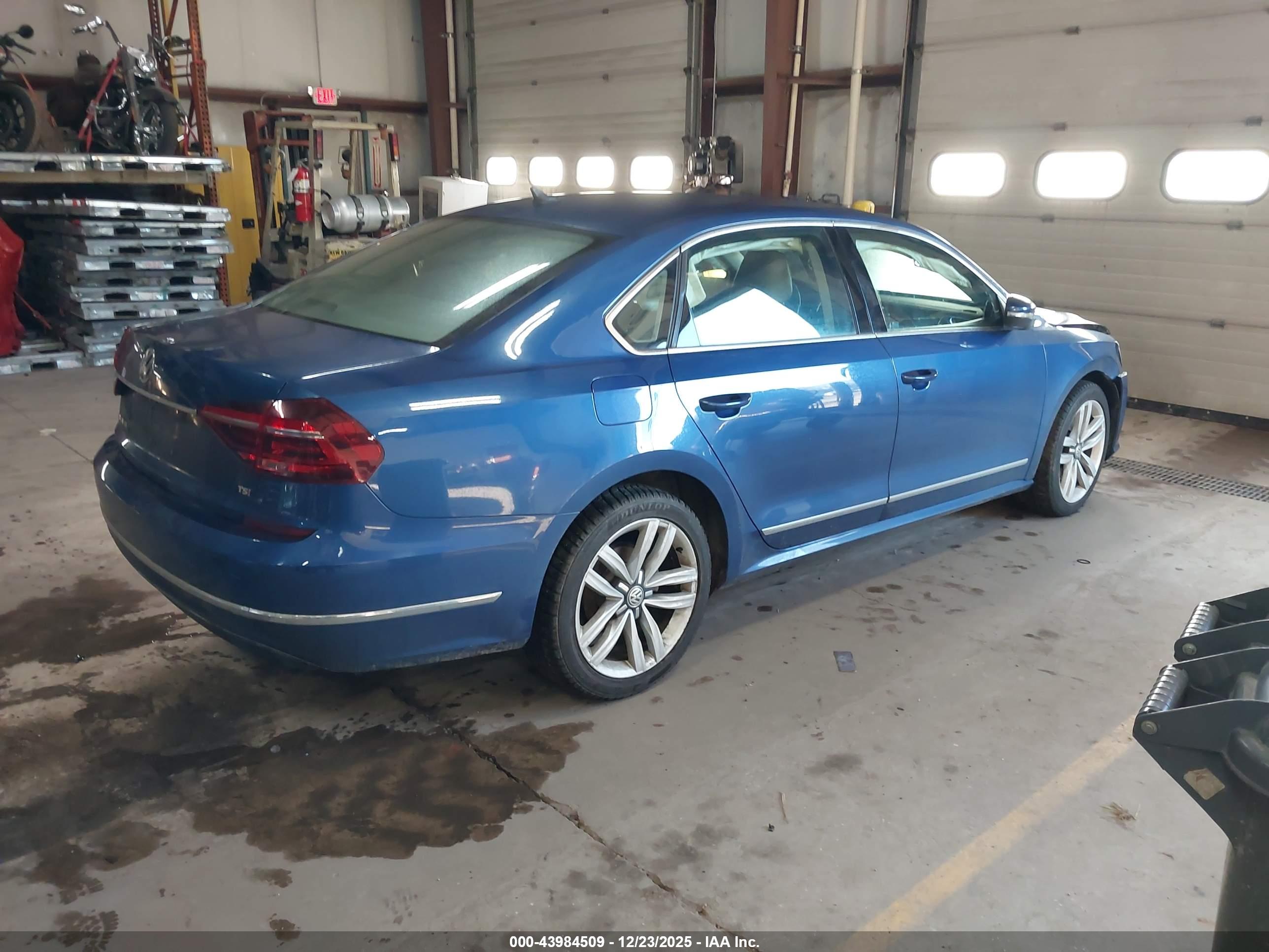 VOLKSWAGEN PASSAT image 4