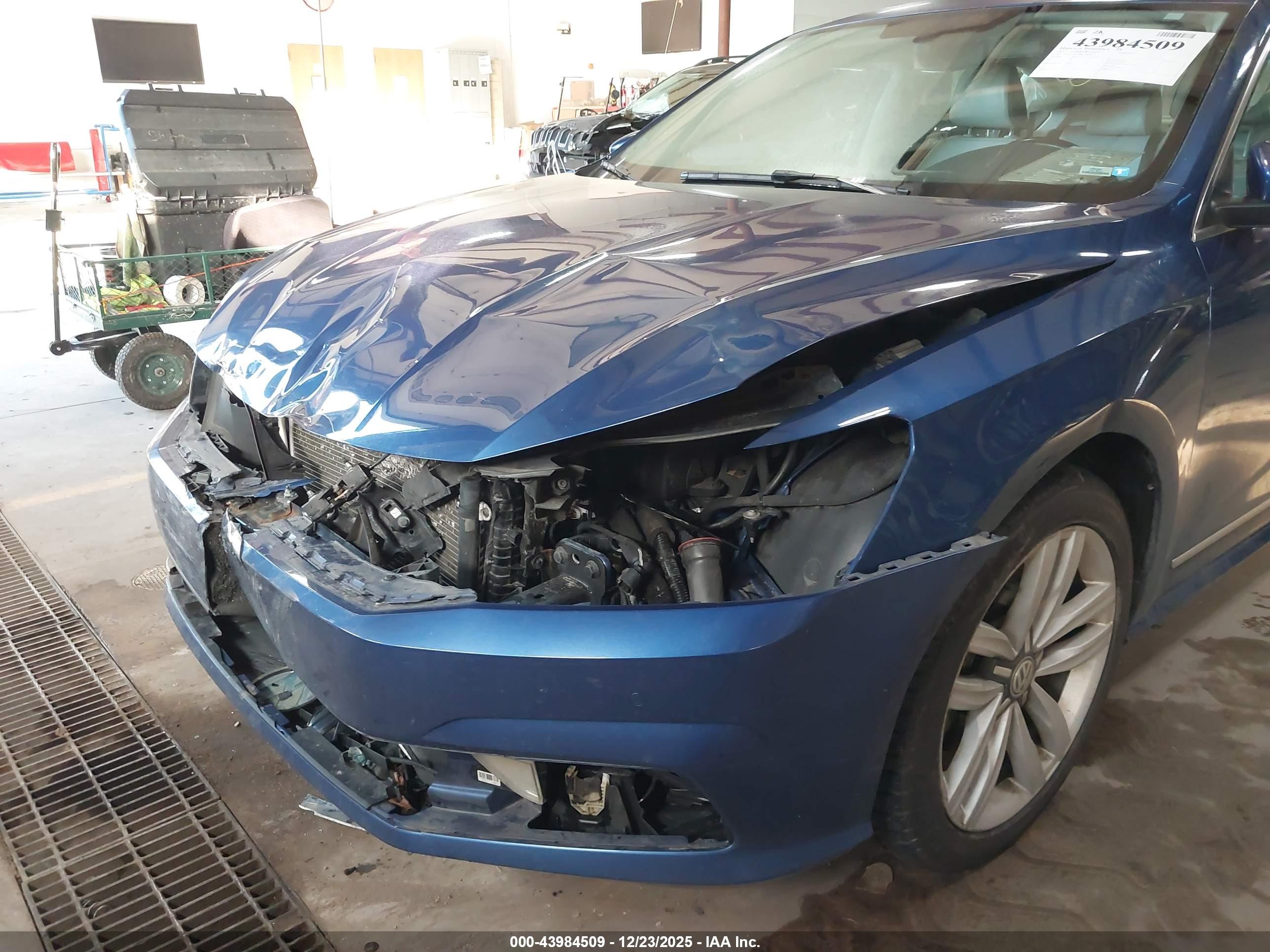 VOLKSWAGEN PASSAT image 6