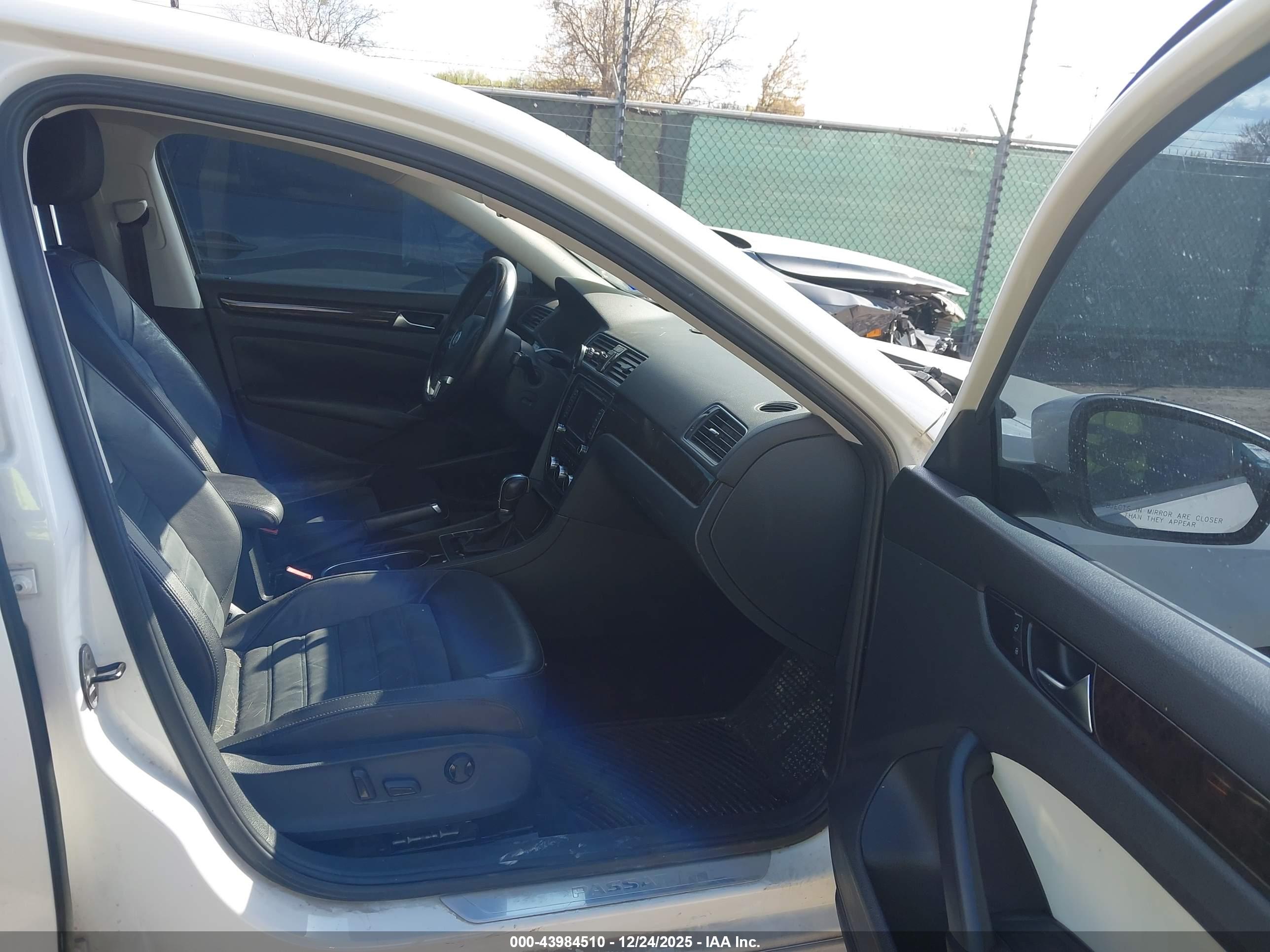 VOLKSWAGEN PASSAT image 5