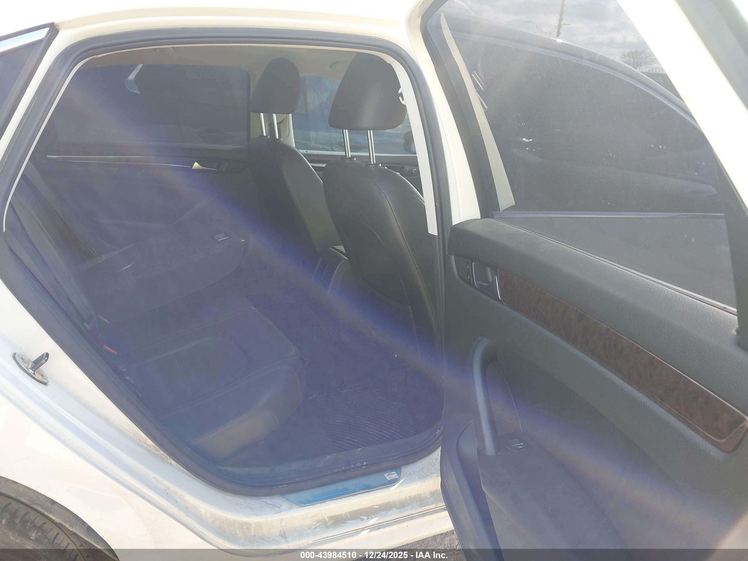 VOLKSWAGEN PASSAT image 8
