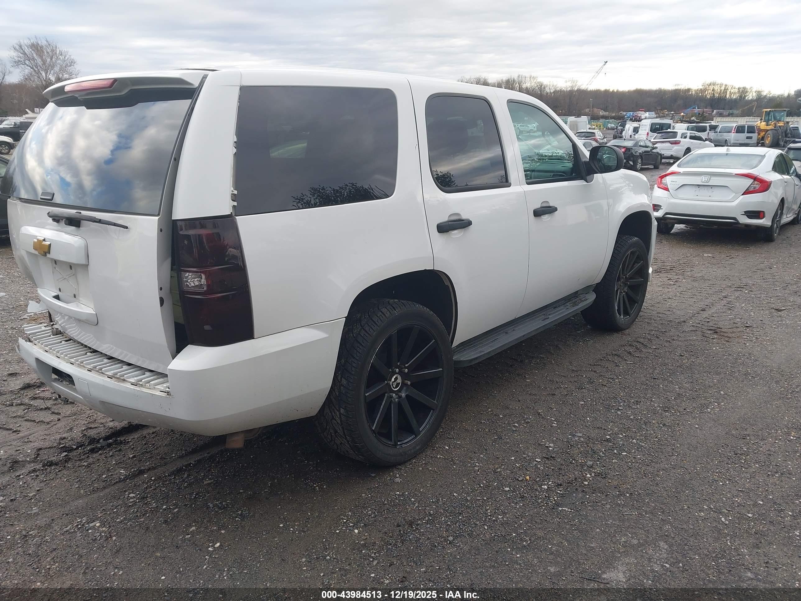 CHEVROLET TAHOE image 4