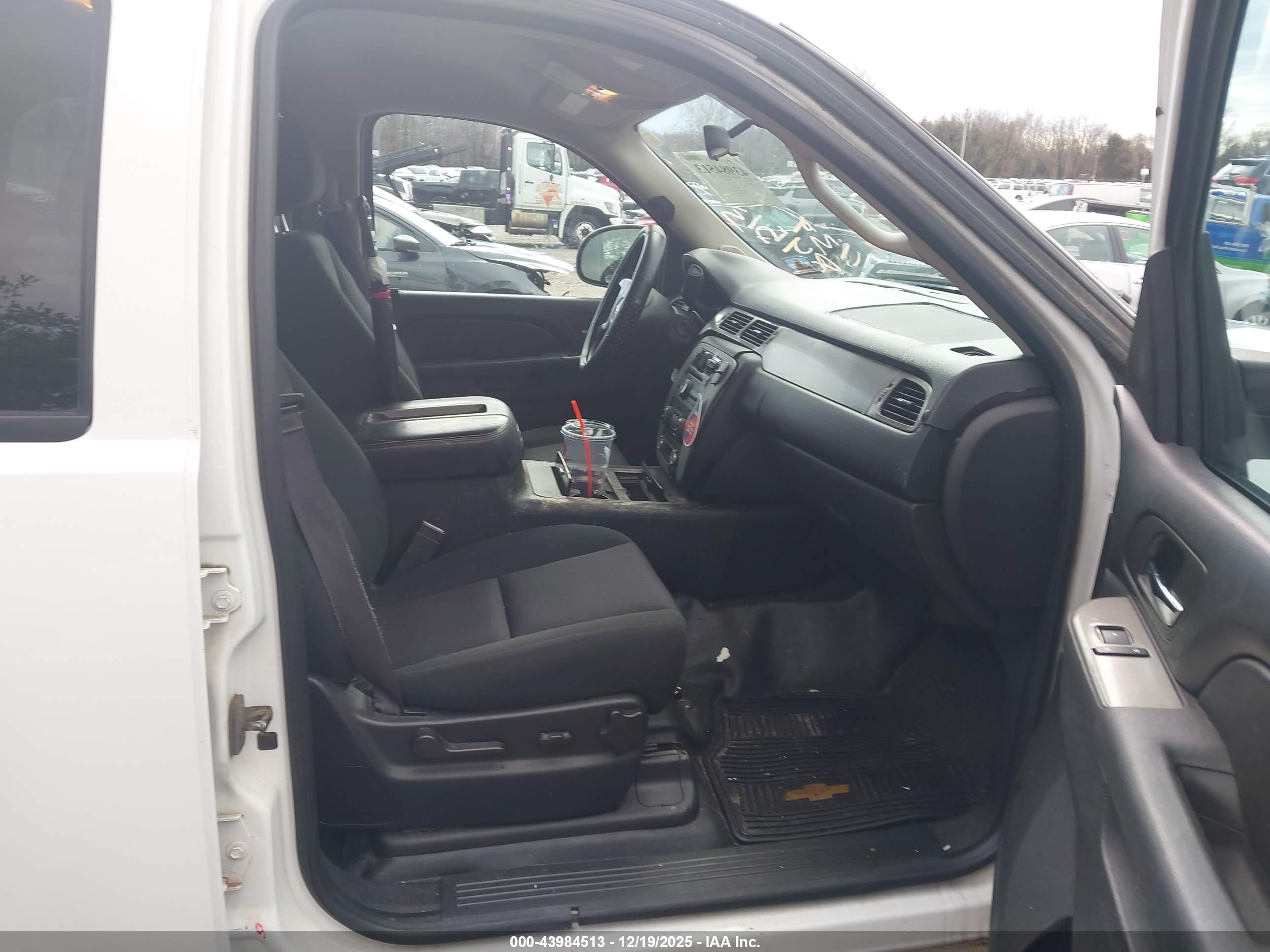 CHEVROLET TAHOE image 5