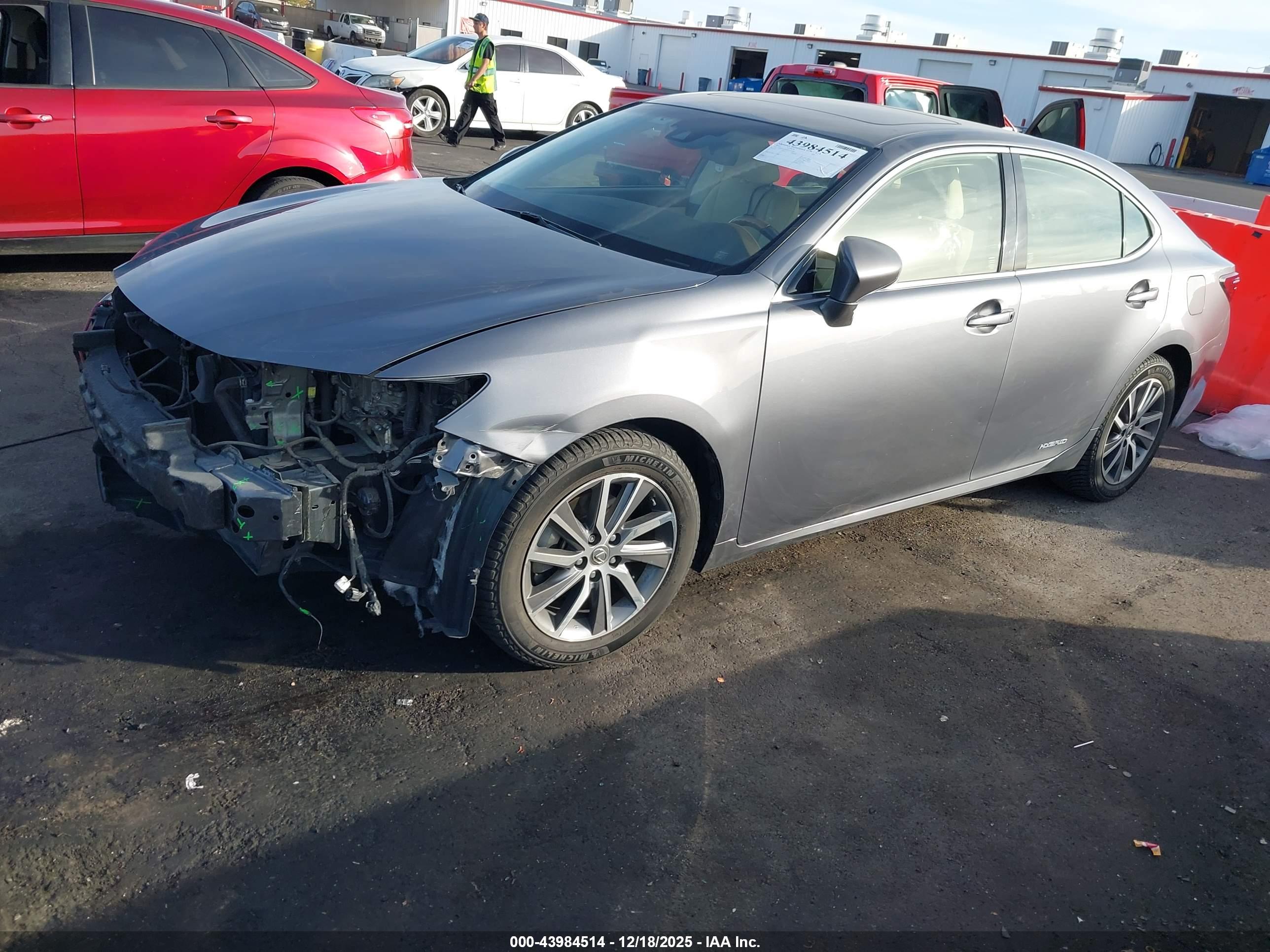 LEXUS ES image 2
