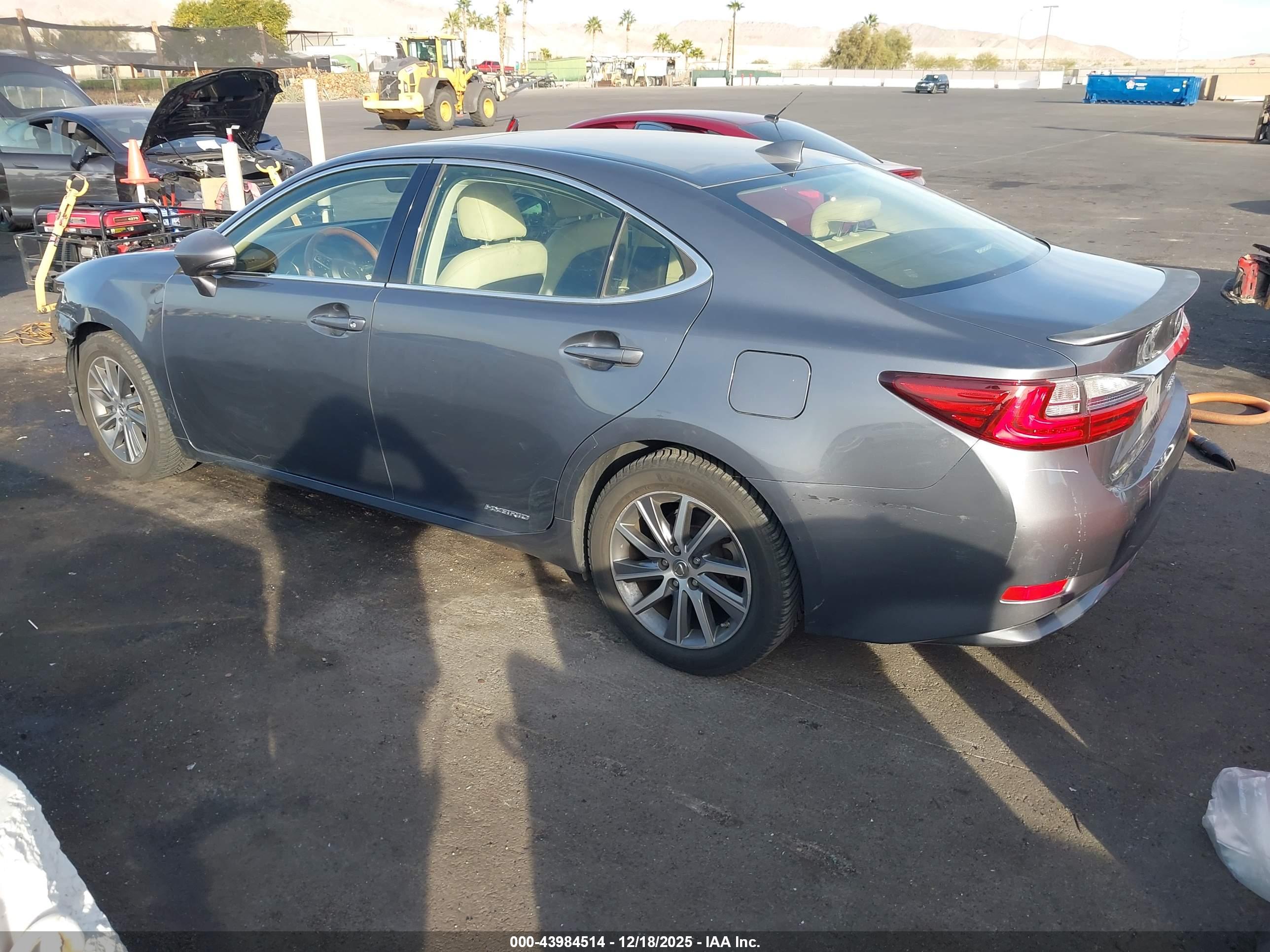 LEXUS ES image 3